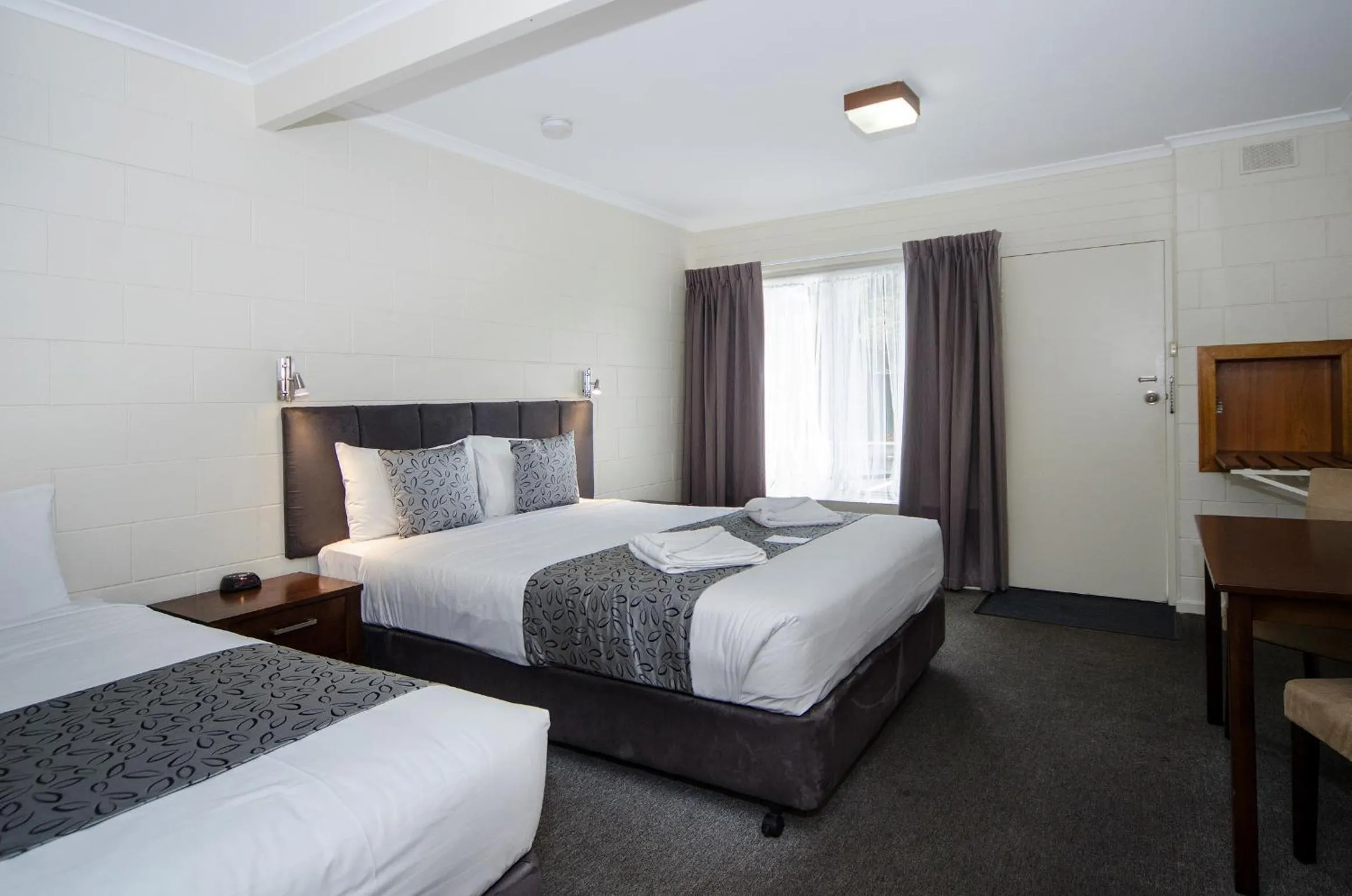 Photo of the whole room, Bed in Victor Harbor City Inn