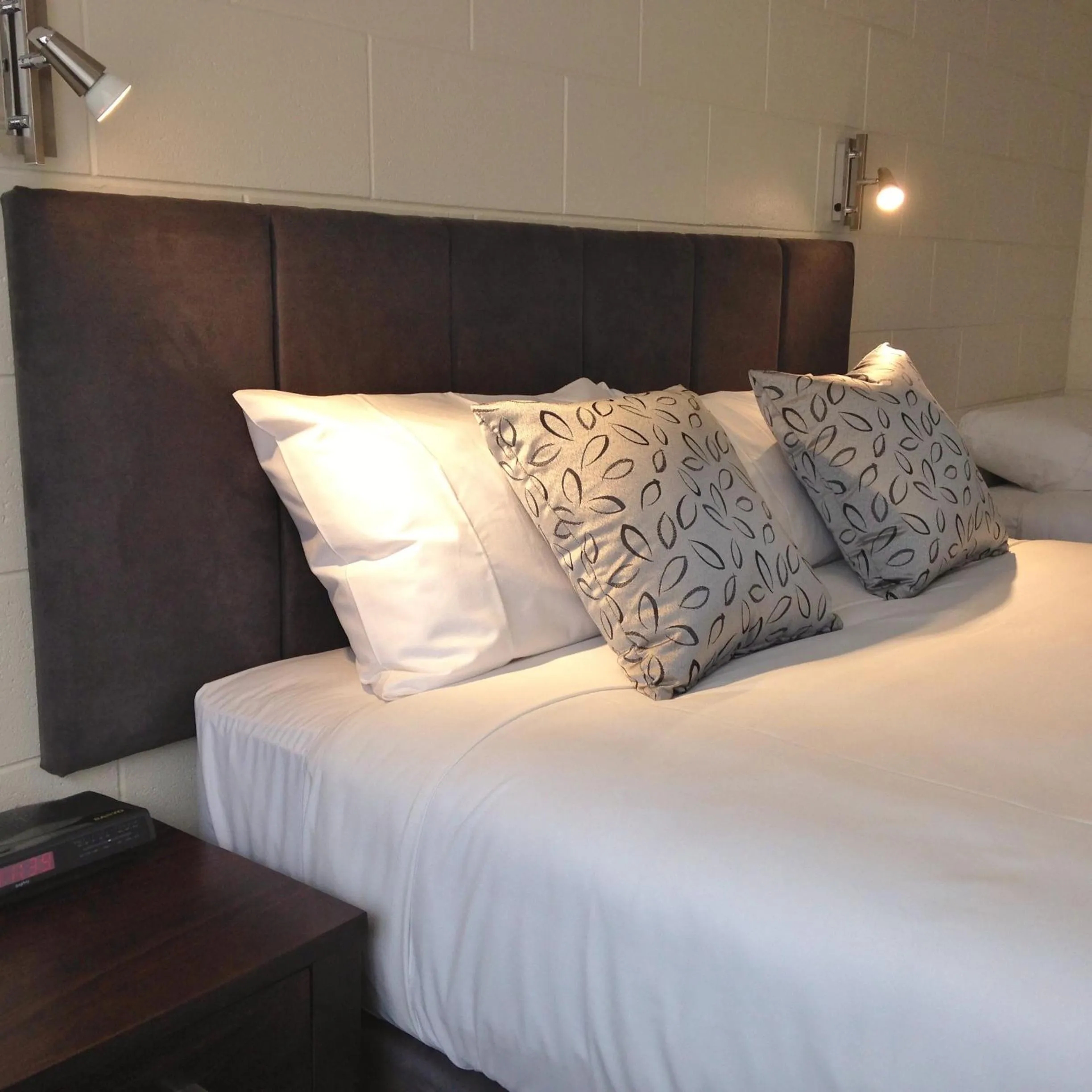 Bed in Victor Harbor City Inn