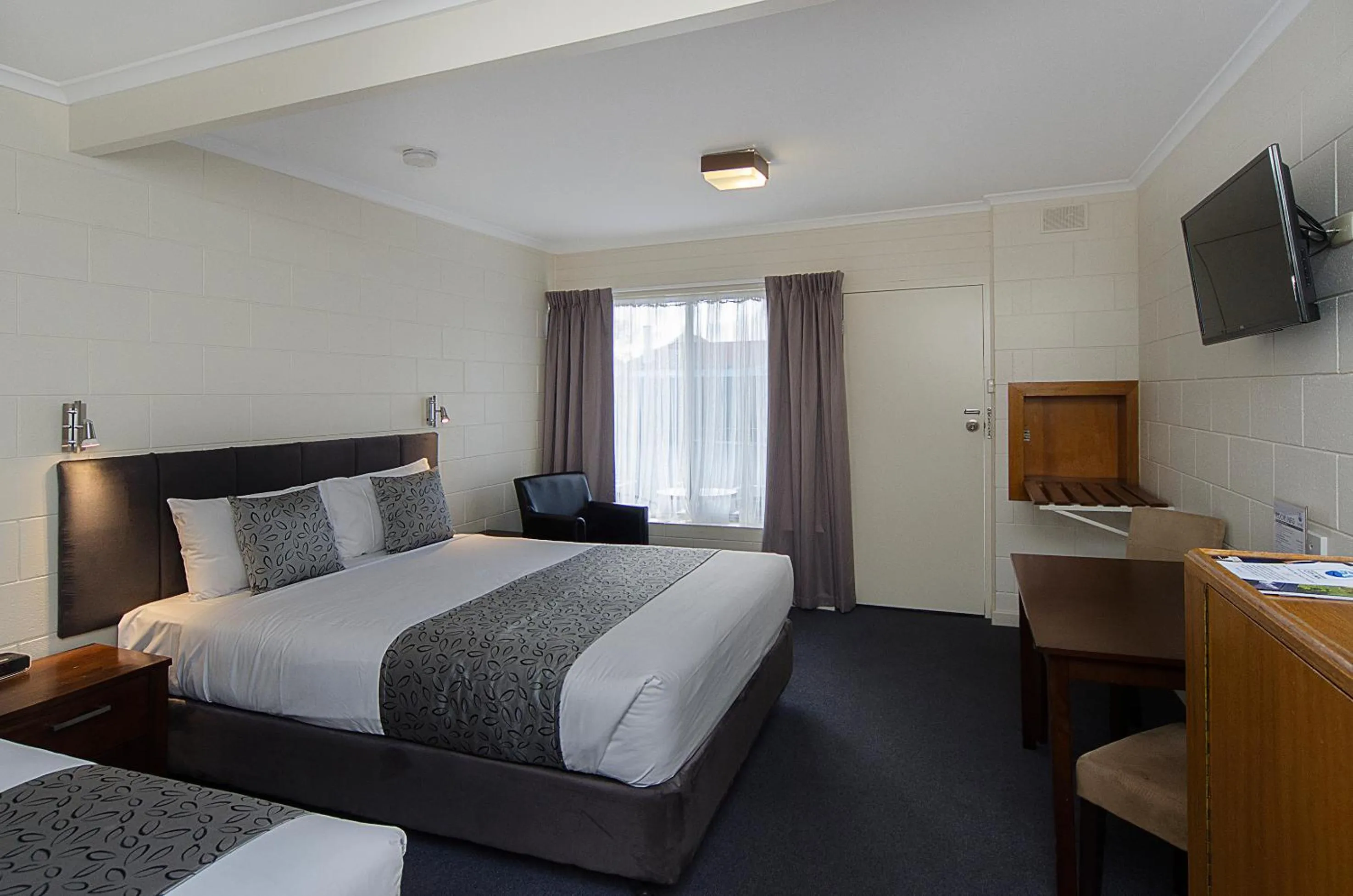 Photo of the whole room, Bed in Victor Harbor City Inn
