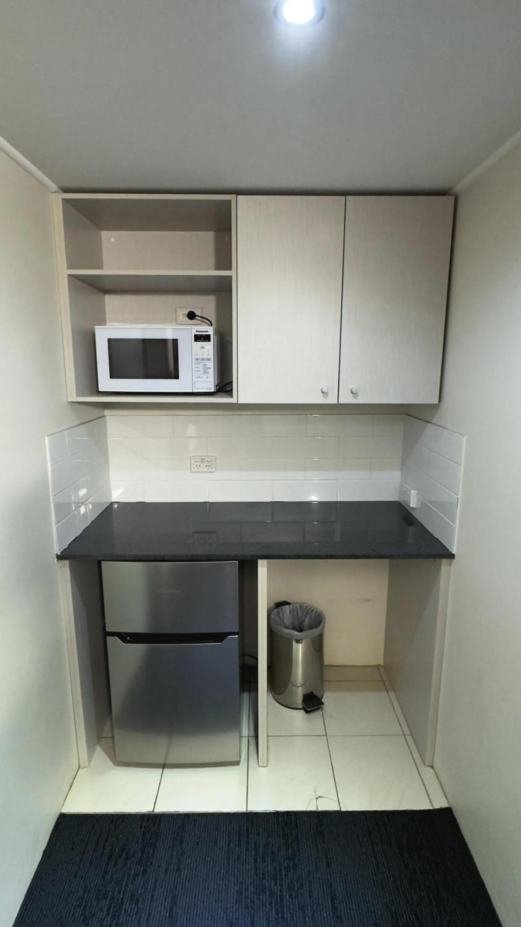 microwave in Golden West Motor Inn