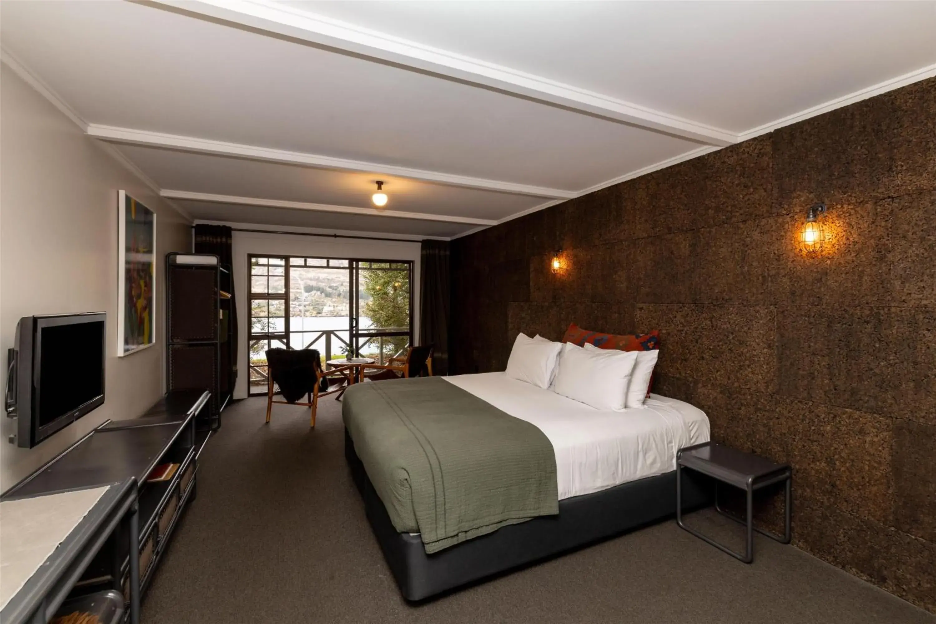 Premium King Room with Lake View in Sherwood Queenstown Premium King Room with Lake View in Sherwood Queenstown