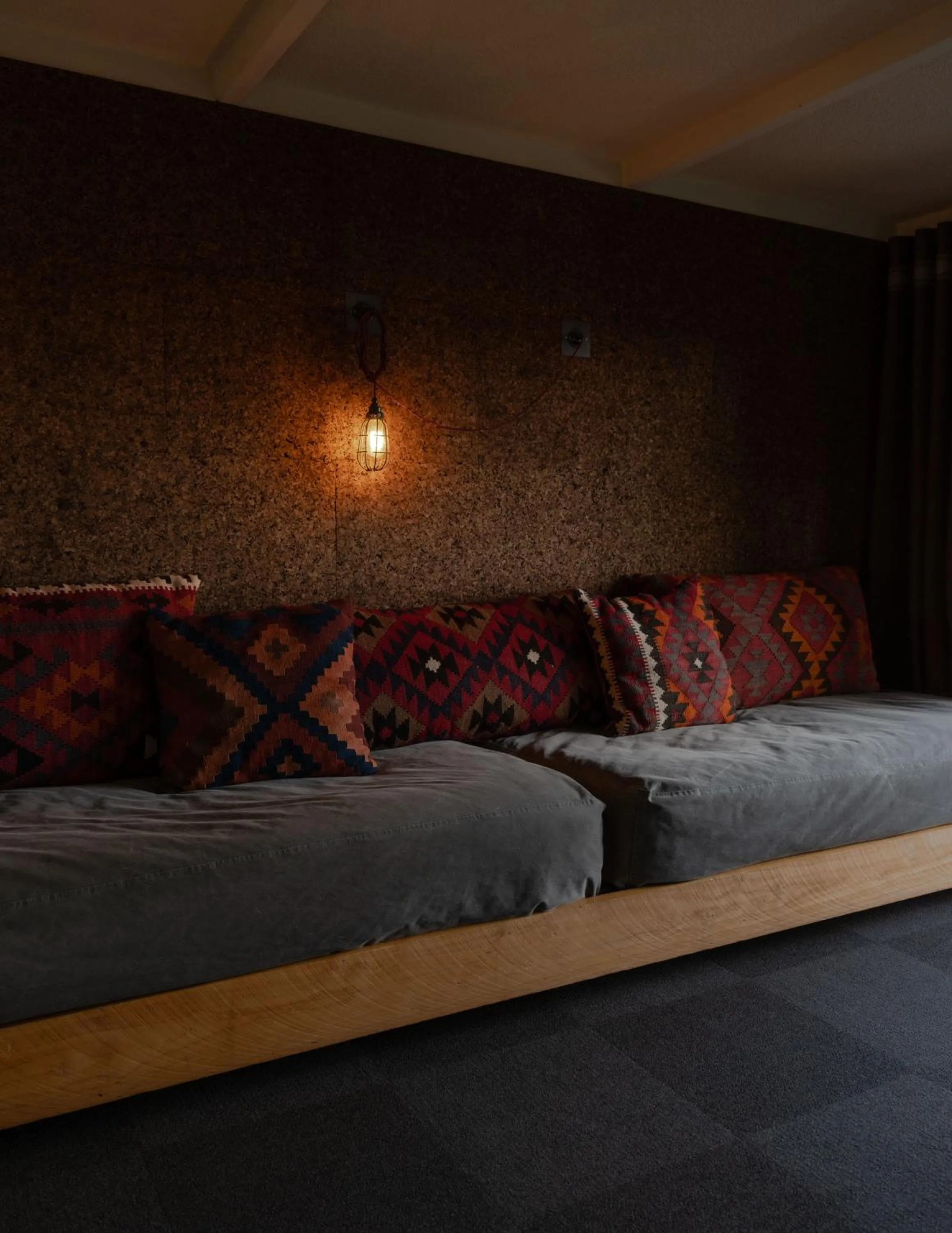 Seating area, Bed in Sherwood Queenstown