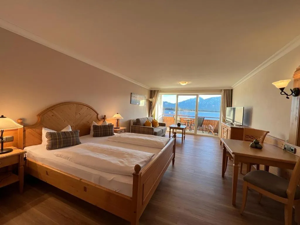 Bedroom, Bed in Hotel Fischer am See