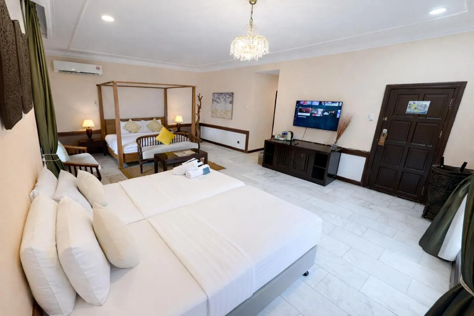 Communal lounge/ TV room, Bed in Frangipani Langkawi Resort