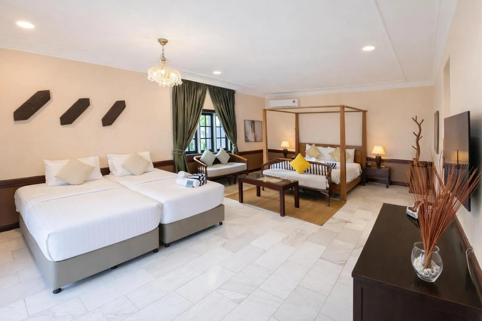 Communal lounge/ TV room, Bed in Frangipani Langkawi Resort