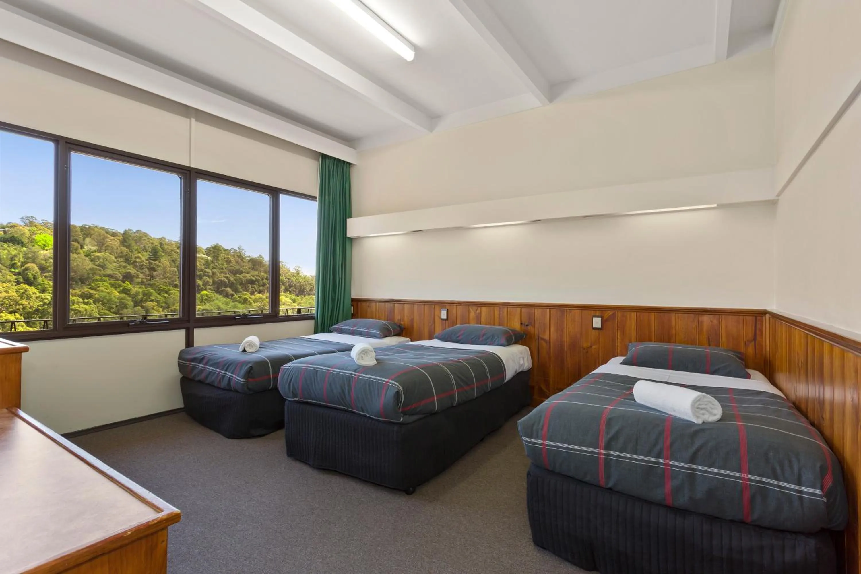 Bed in Village Family Motor Inn