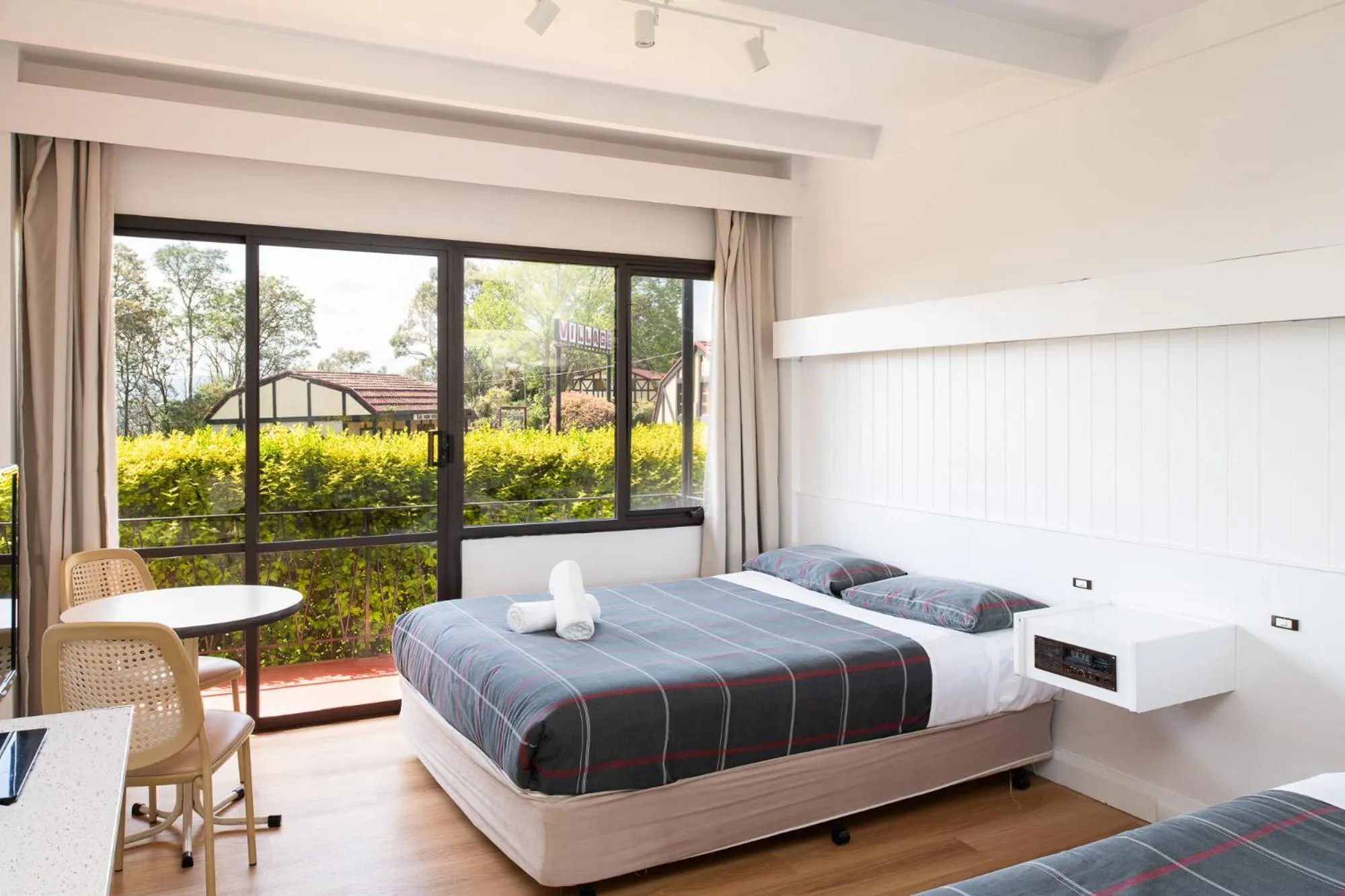 Bed in Village Family Motor Inn