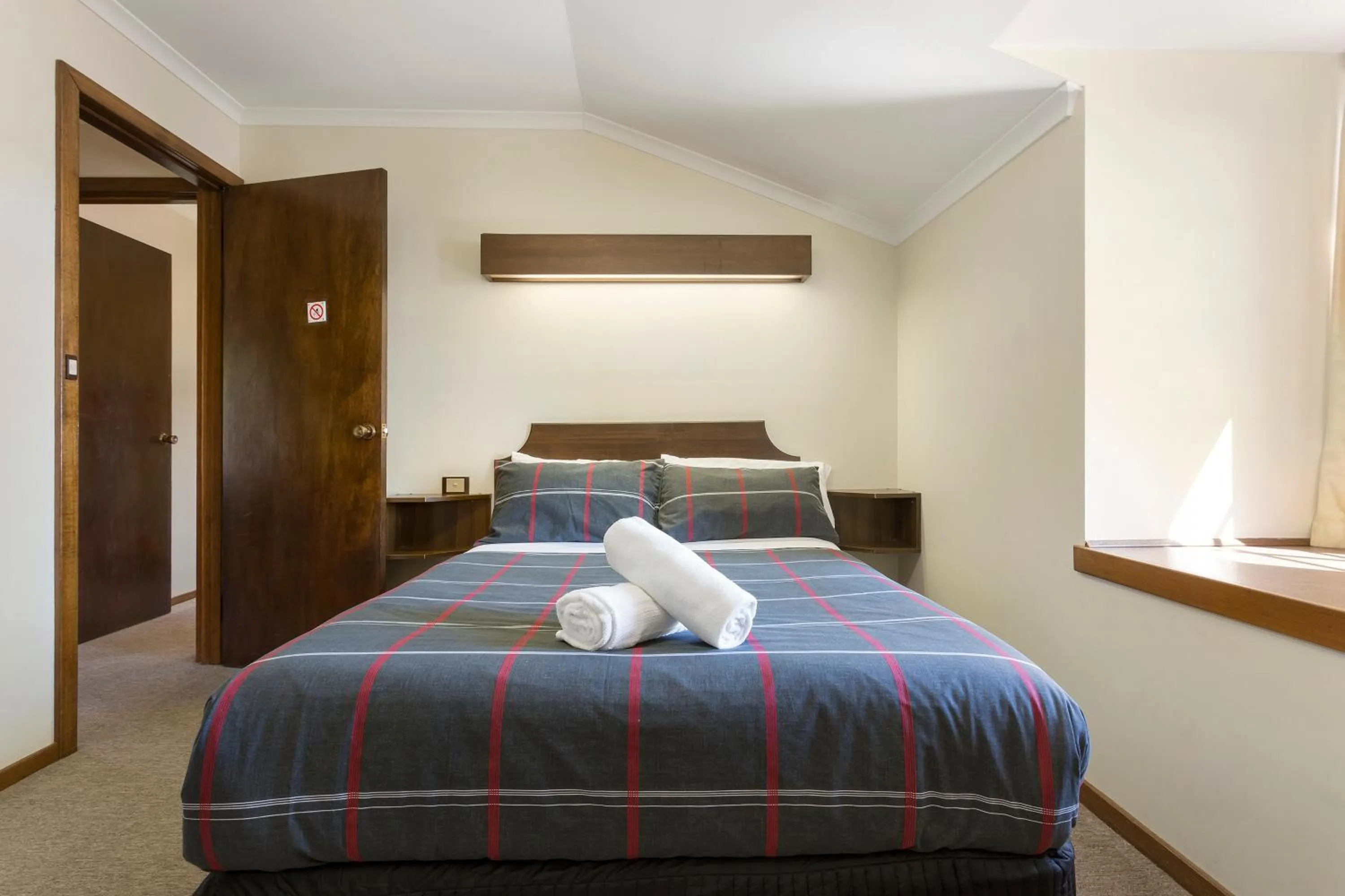 Bed in Village Family Motor Inn