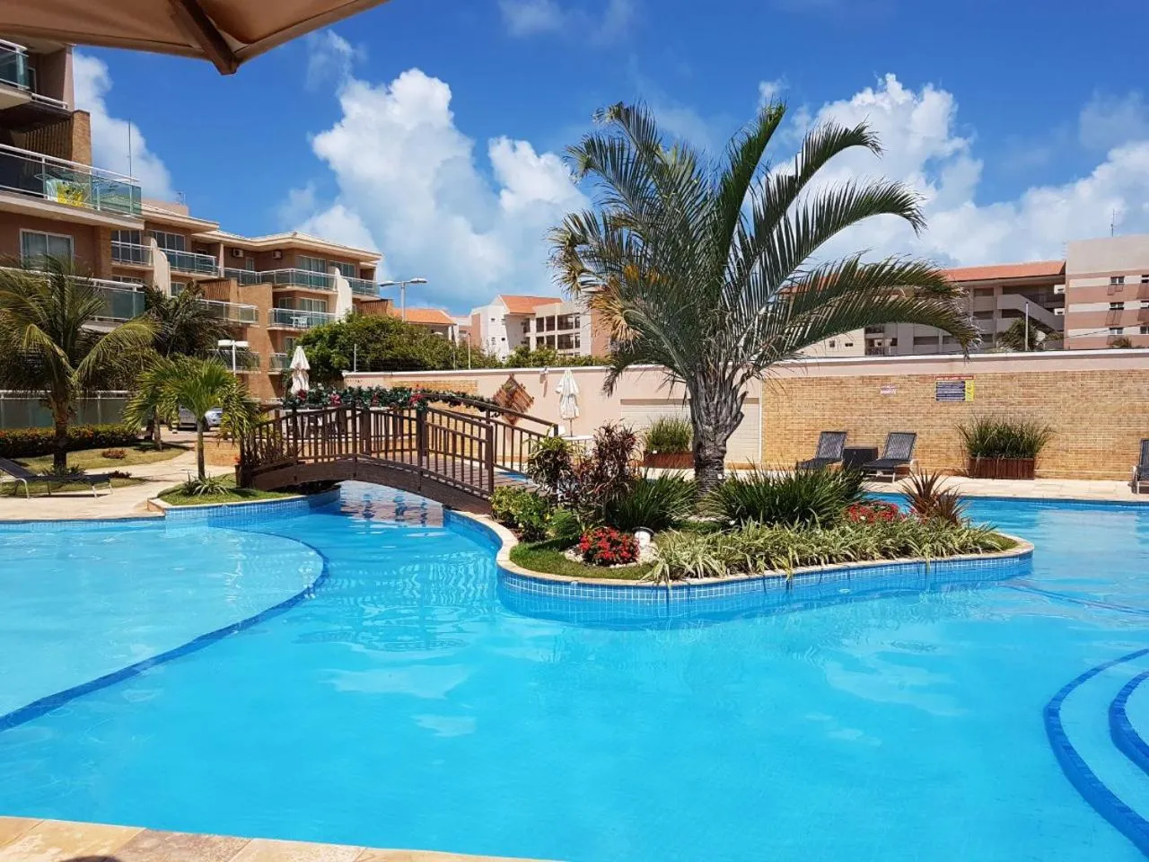 Pool view in Condomínio Palm Beach