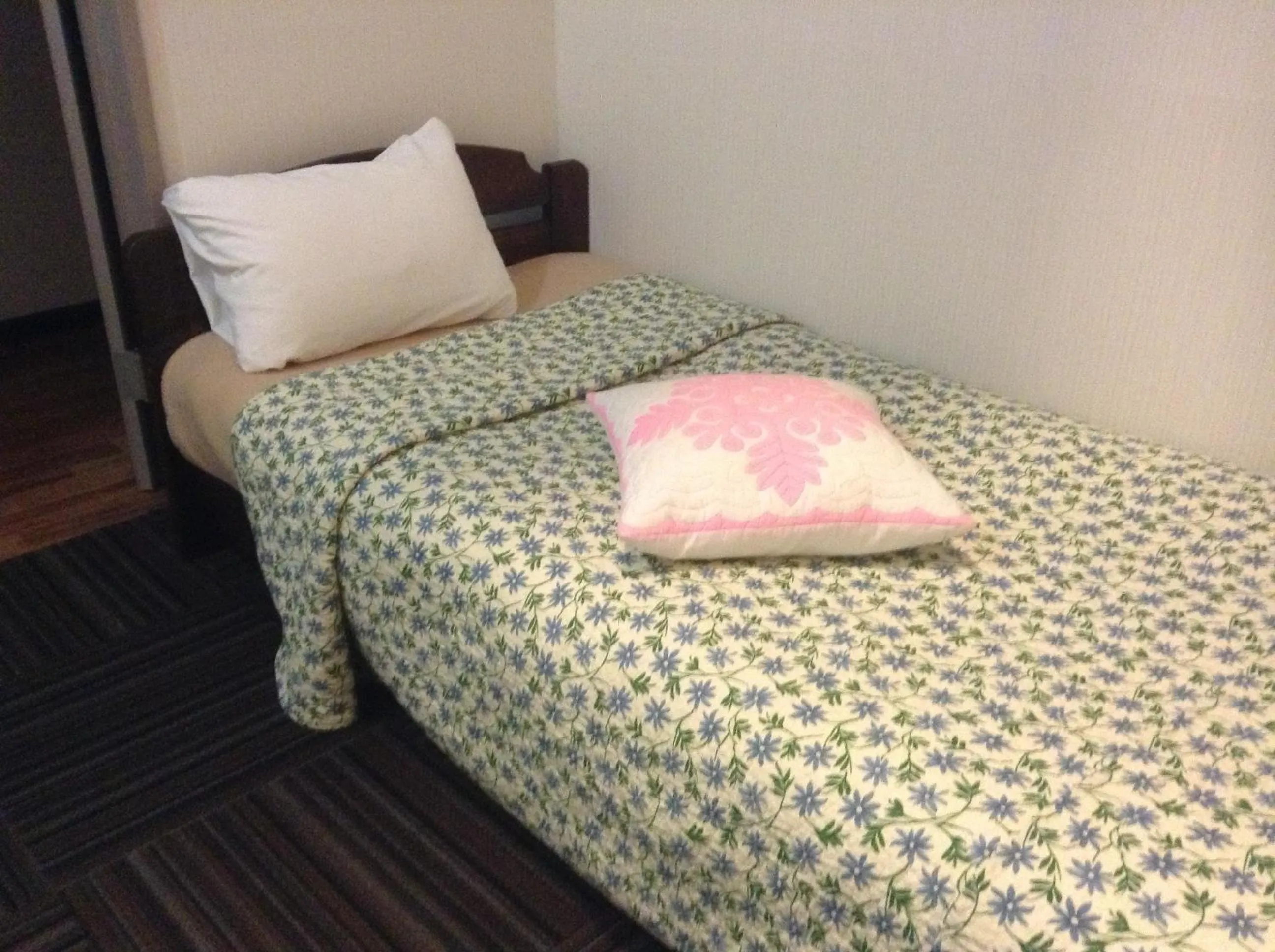 Bed in Pension Fryingpan