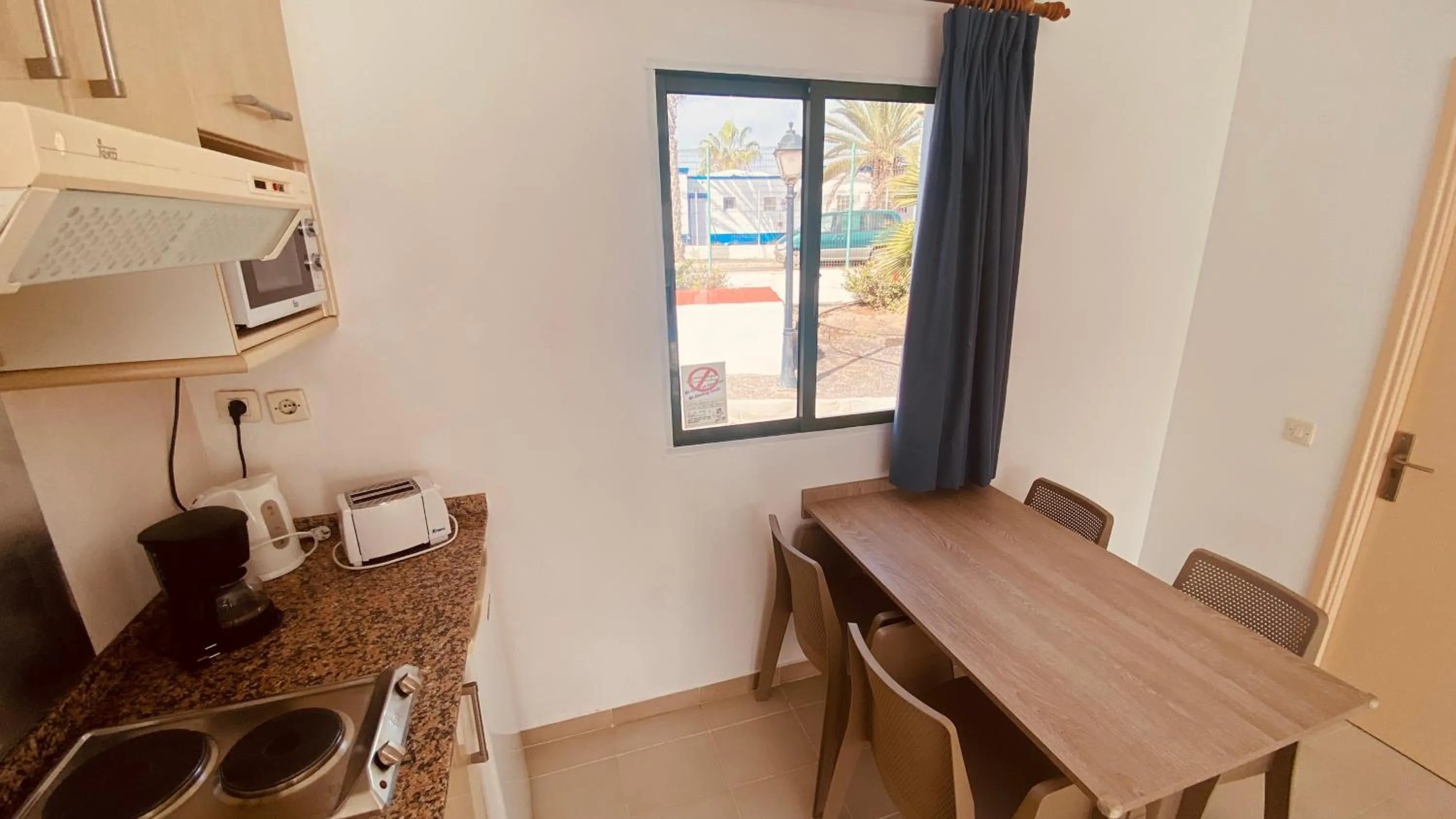 Kitchen or kitchenette in Casthotels Fuertesol Bungalows