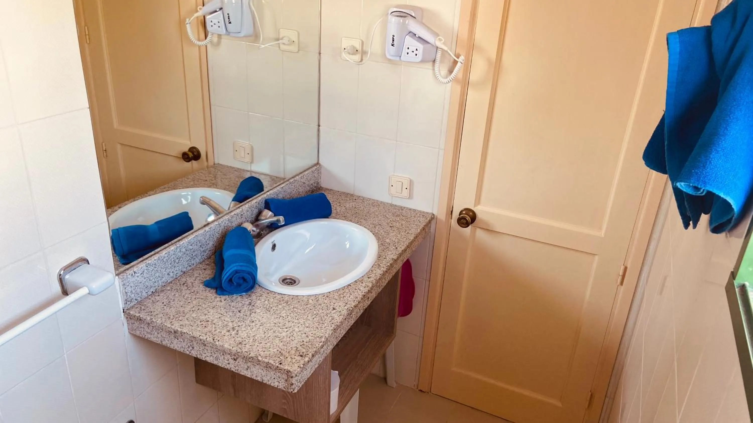 Bathroom in Casthotels Fuertesol Bungalows