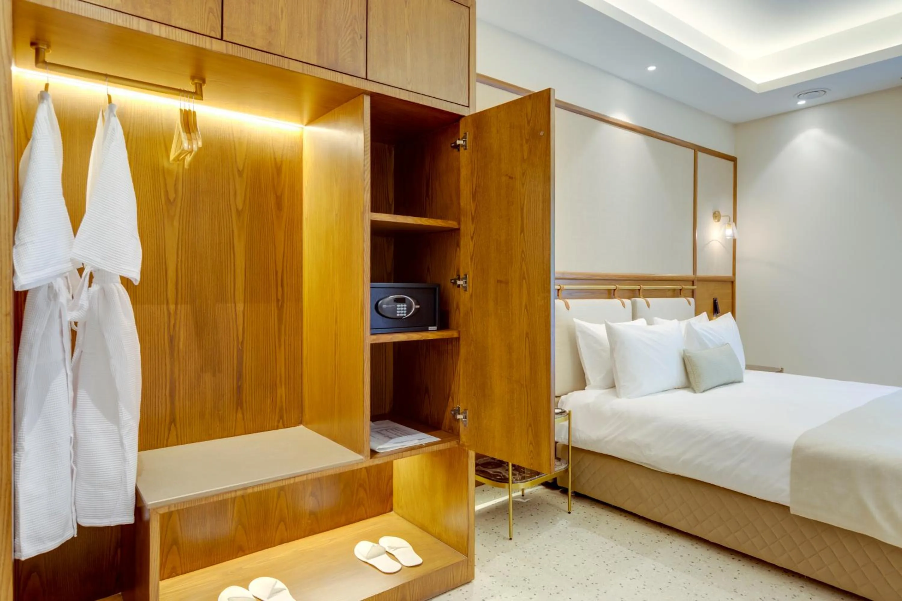 Bedroom, Bed in The Manor - New Delhi