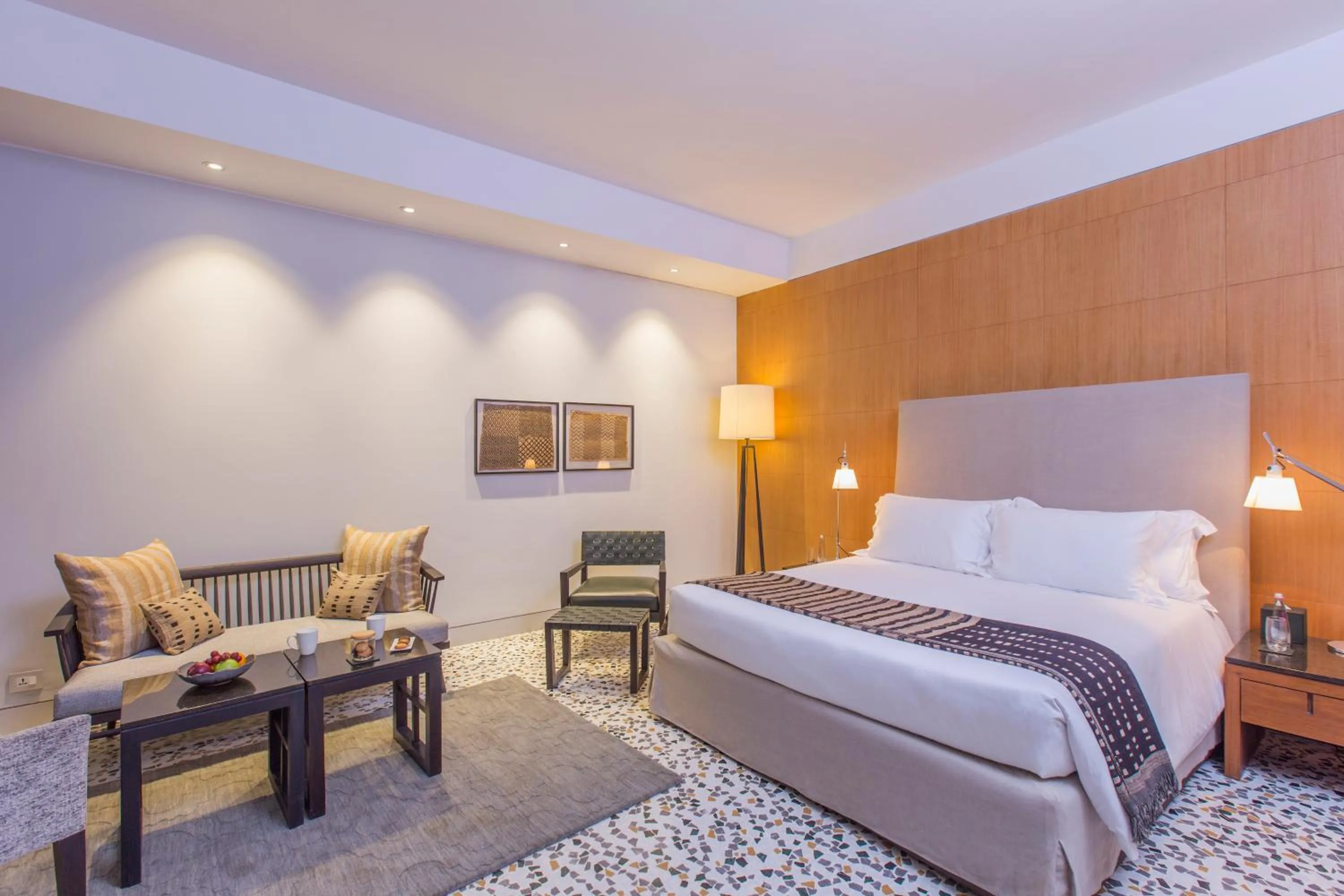 Photo of the whole room, Bed in The Manor - New Delhi