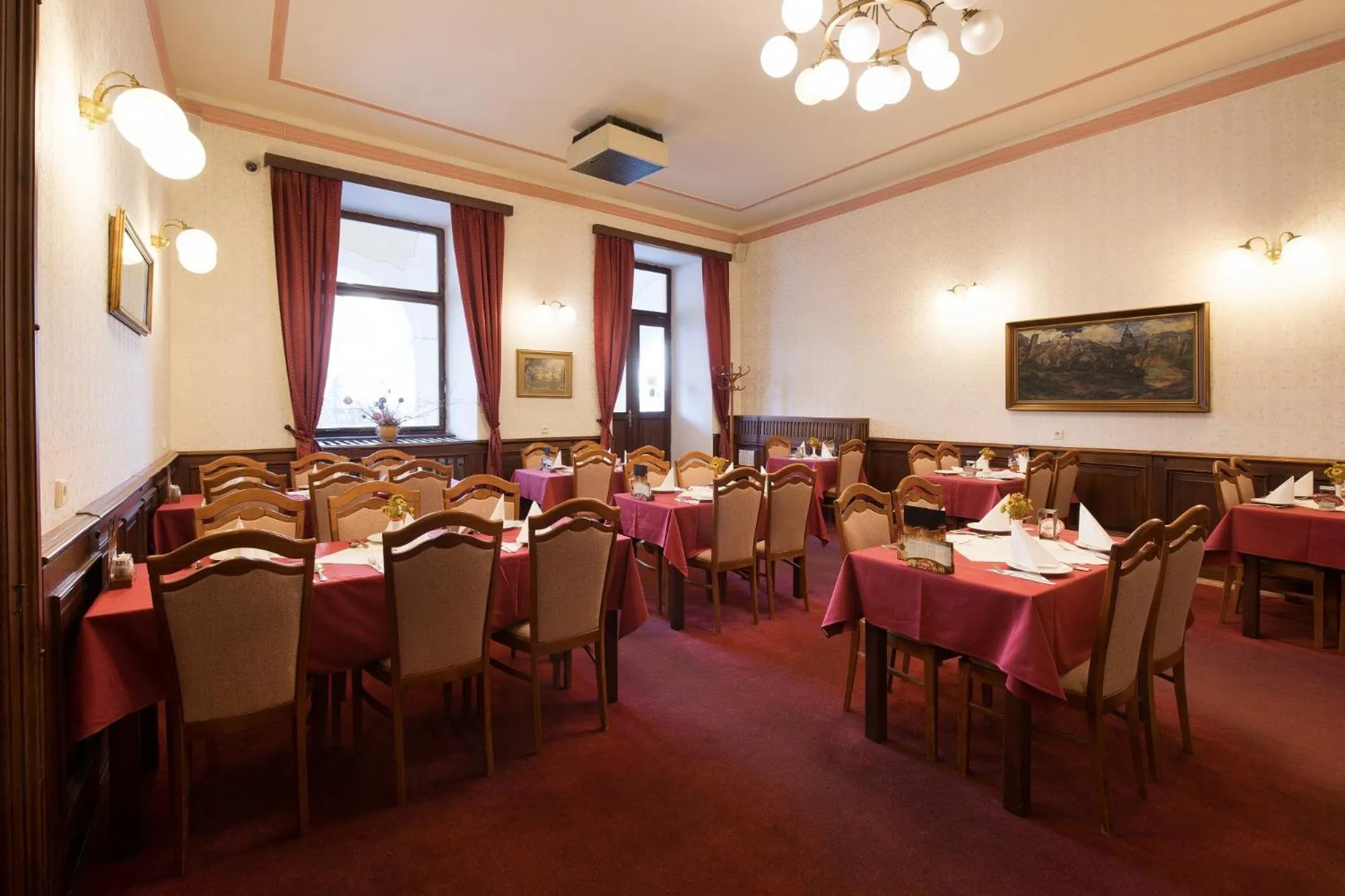 Restaurant/places to eat in Hotel U Černého orla