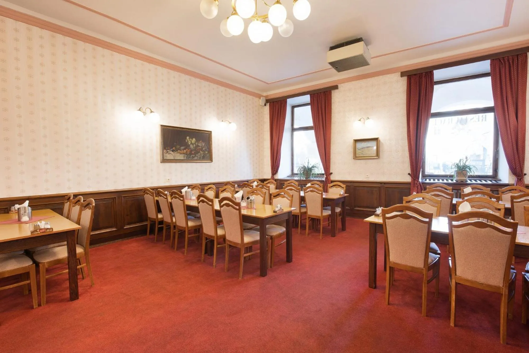 Restaurant/places to eat in Hotel U Černého orla