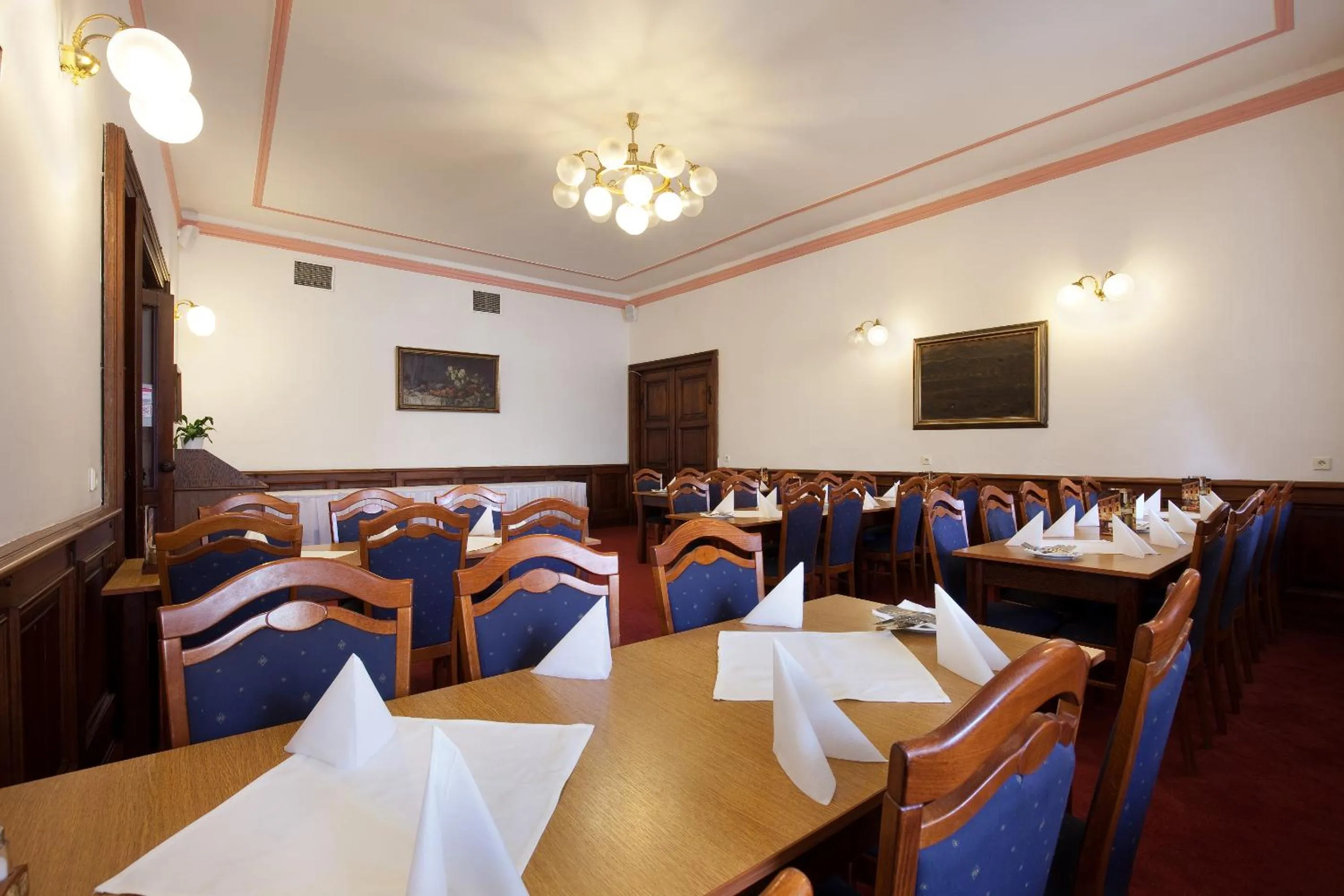 Restaurant/places to eat in Hotel U Černého orla