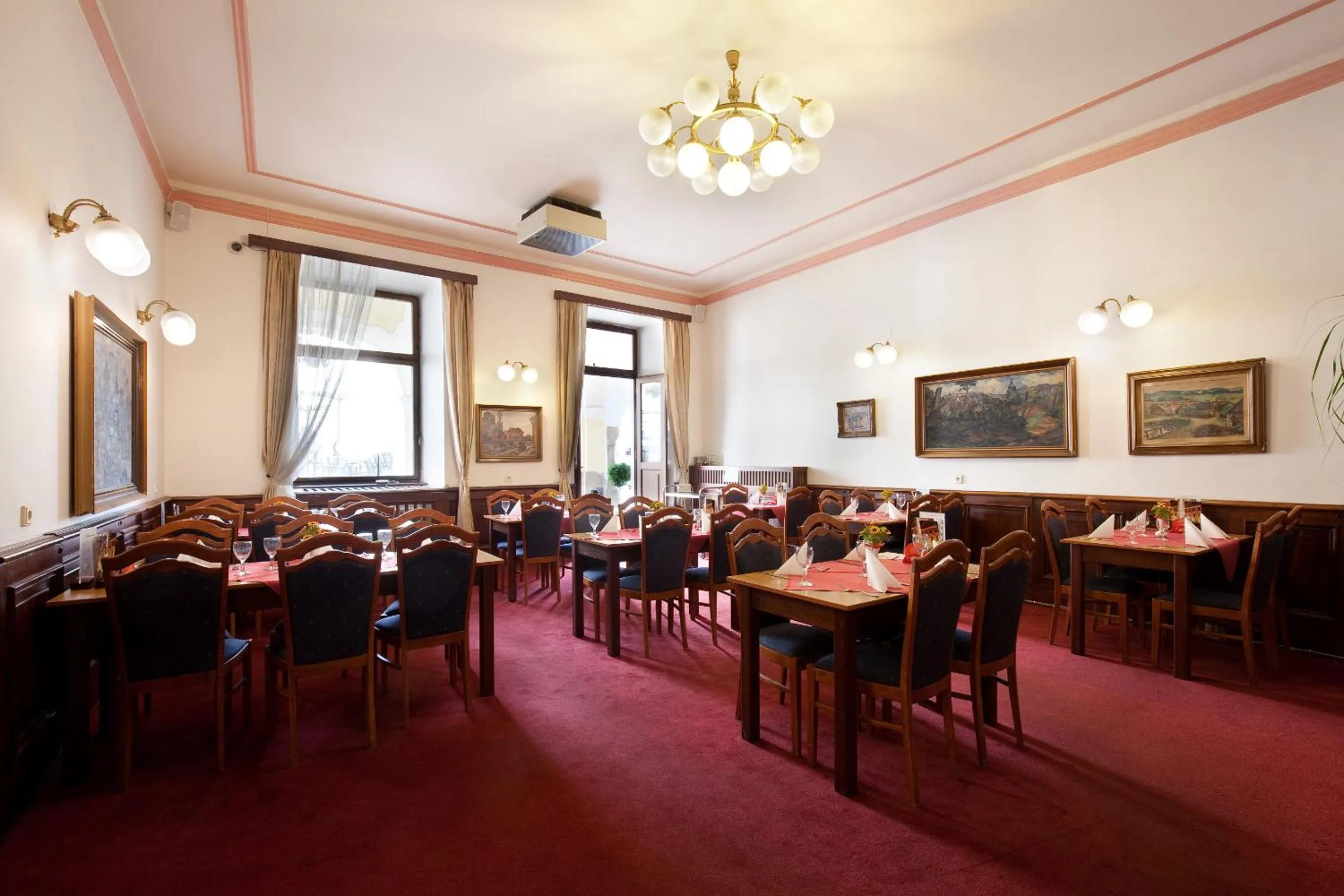 Restaurant/places to eat in Hotel U Černého orla