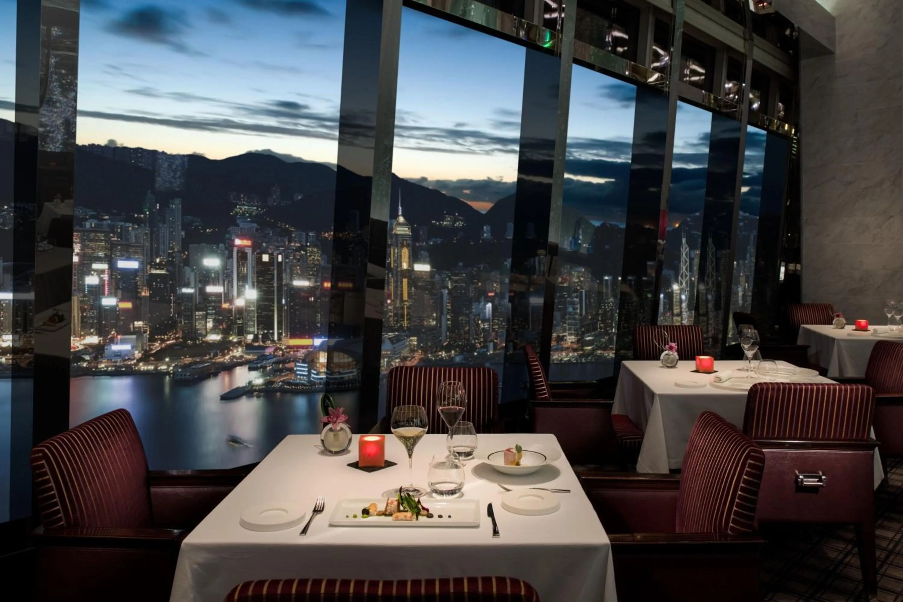 Restaurant/places to eat in The Ritz-Carlton, Hong Kong