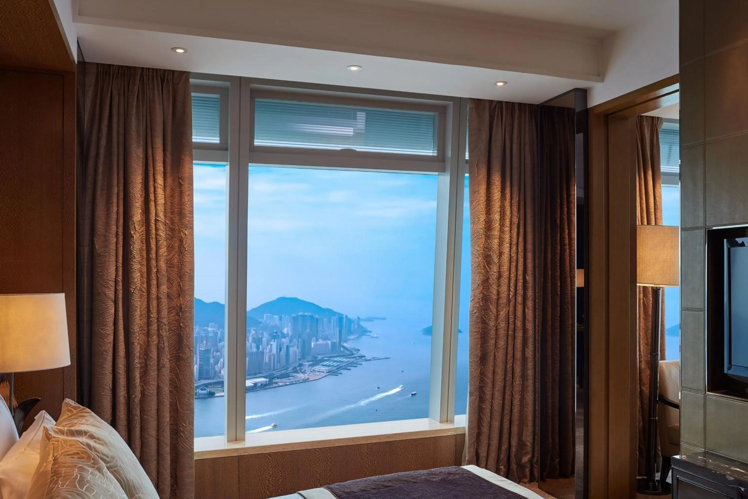 Photo of the whole room, Bed in The Ritz-Carlton, Hong Kong