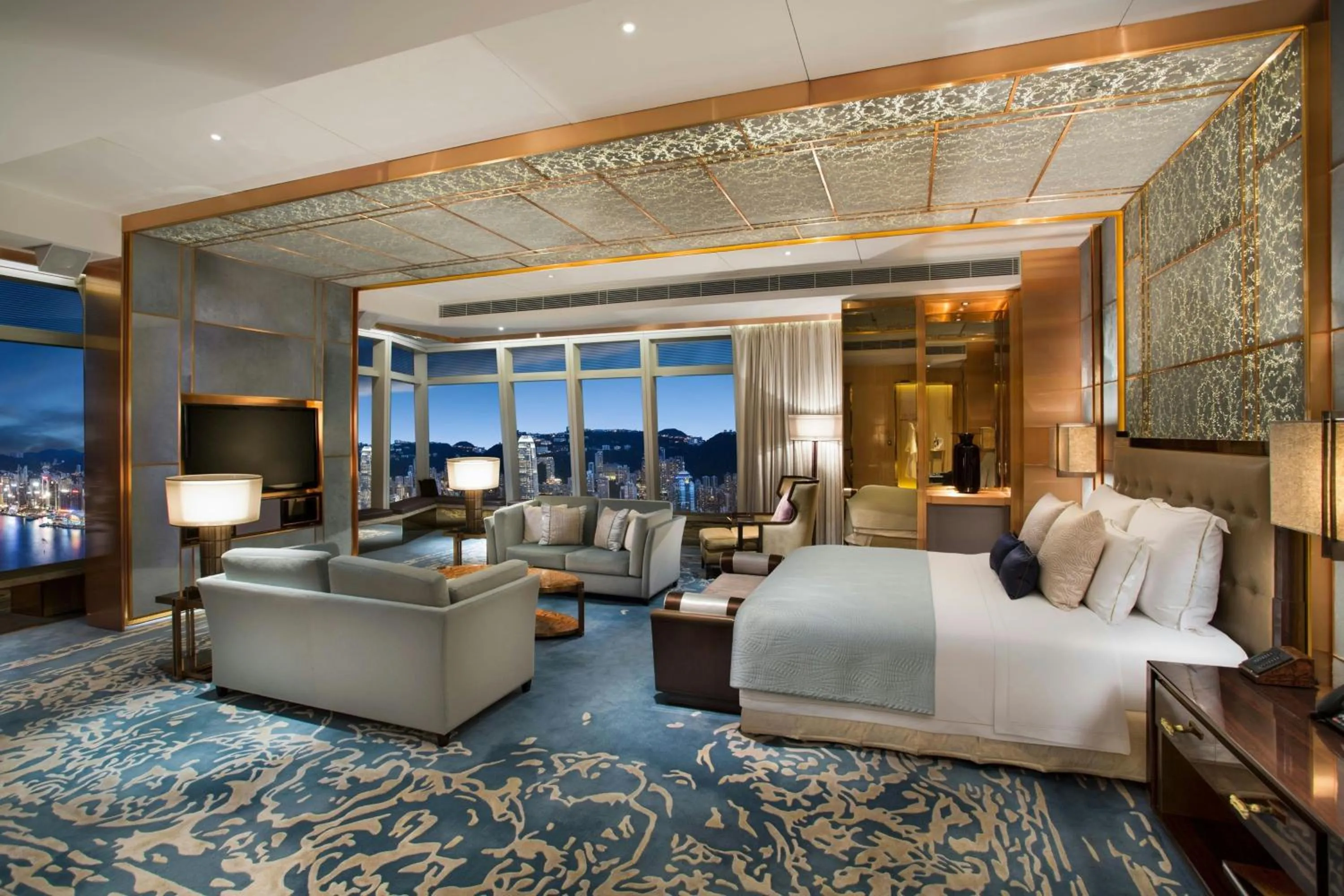 Bedroom in The Ritz-Carlton, Hong Kong