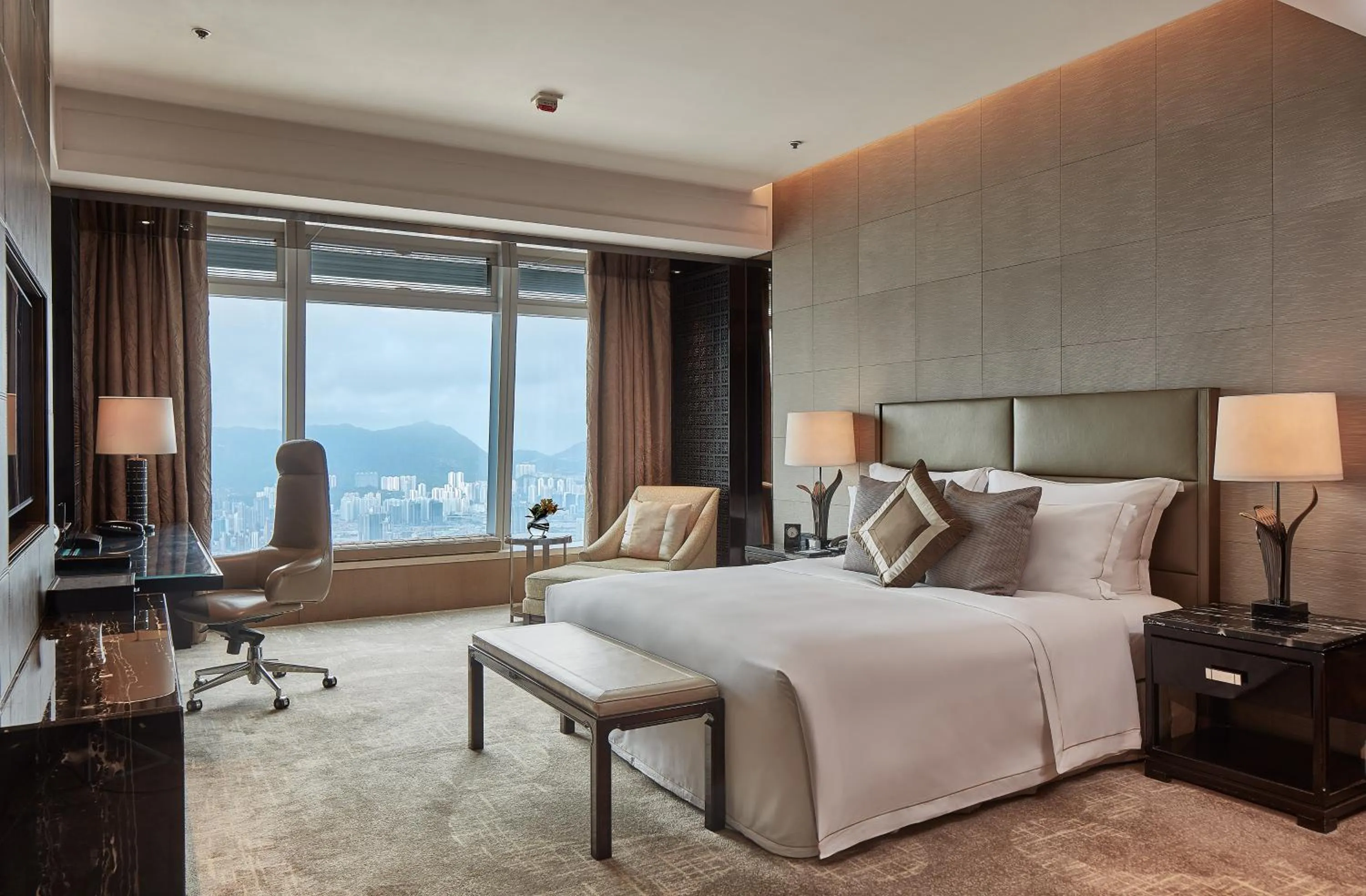 Natural landscape, Bed in The Ritz-Carlton, Hong Kong