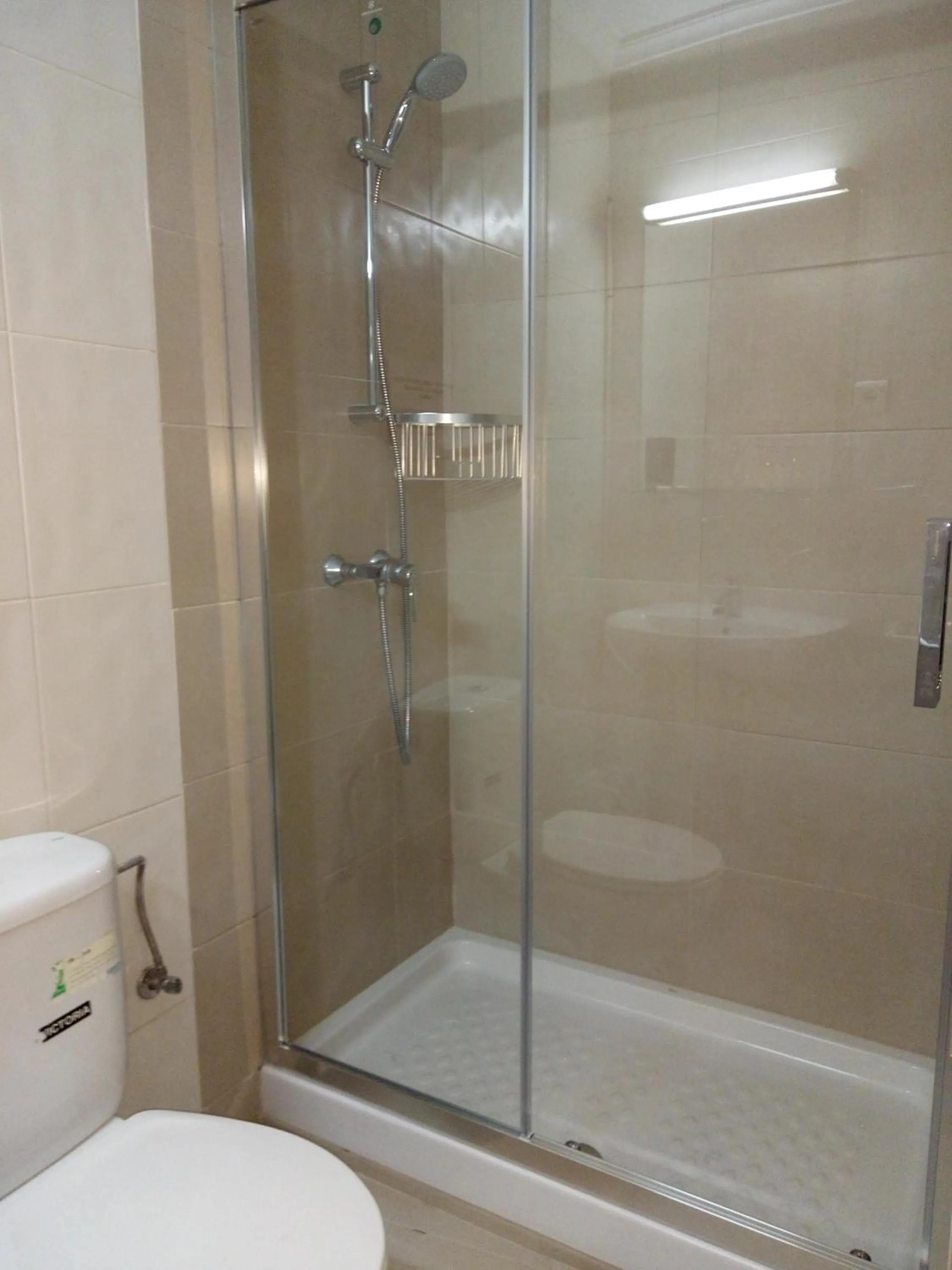 Shower in Hotel Iris