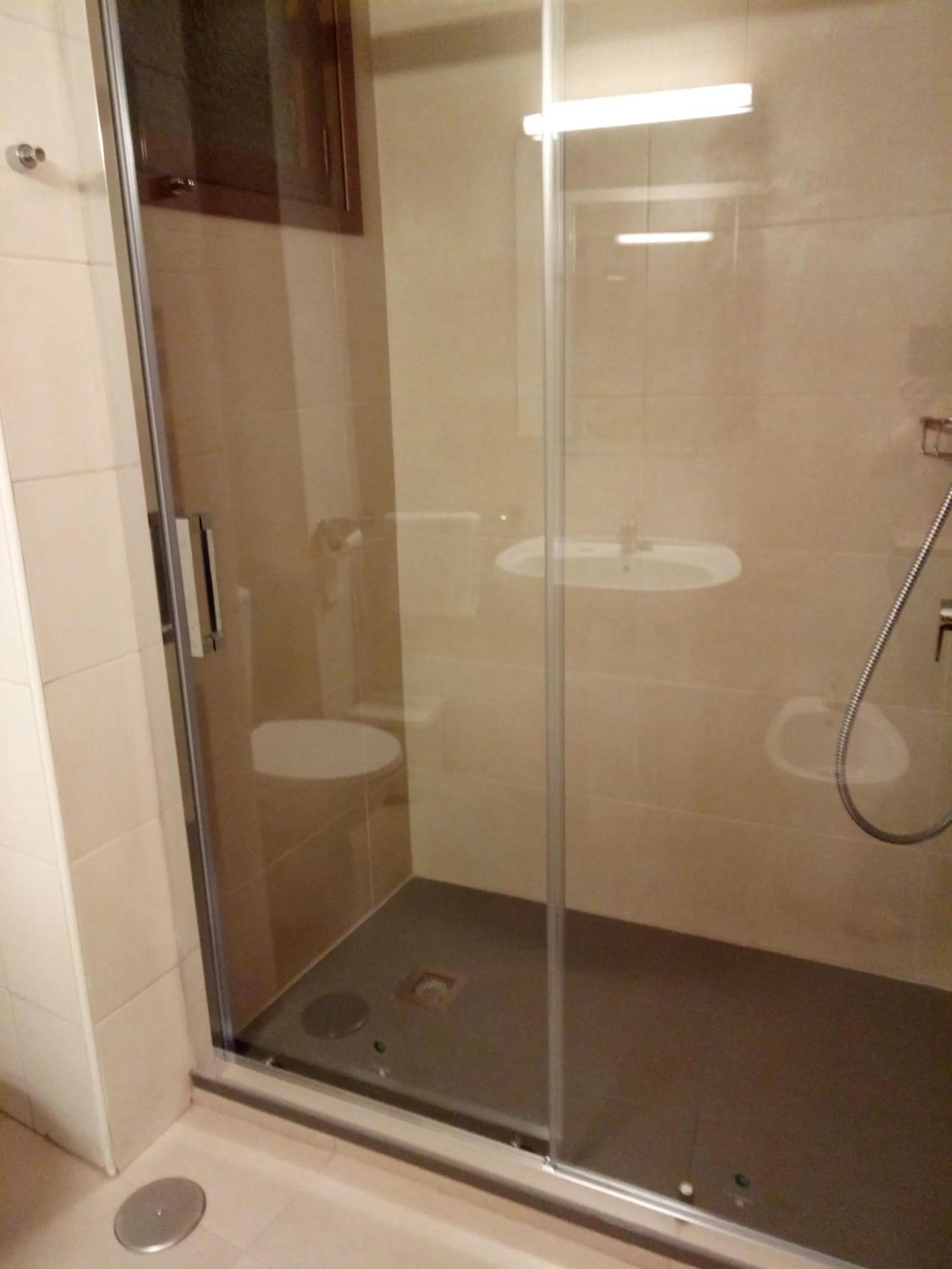 Shower in Hotel Iris