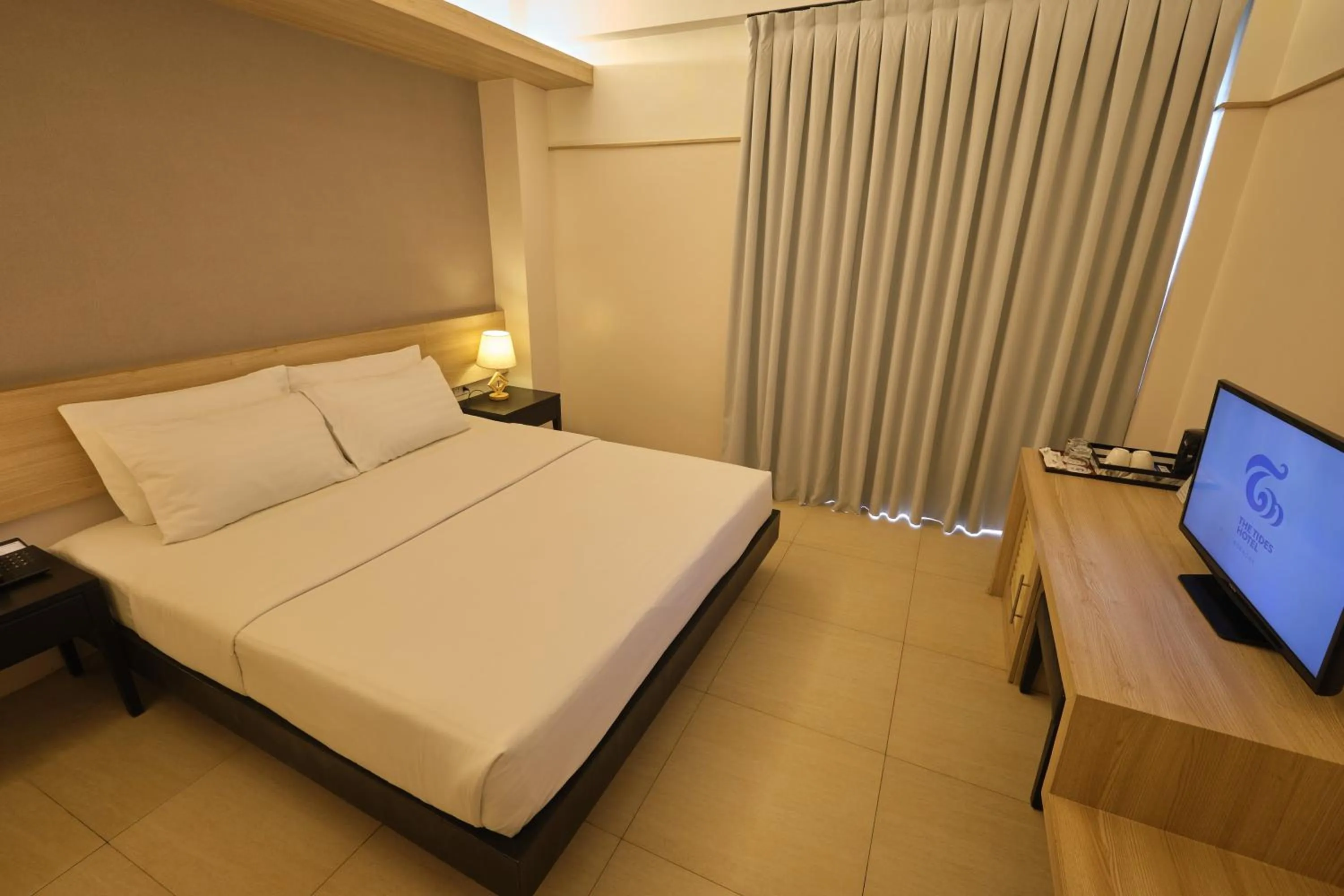 Bedroom, Bed in The Tides Hotel Boracay