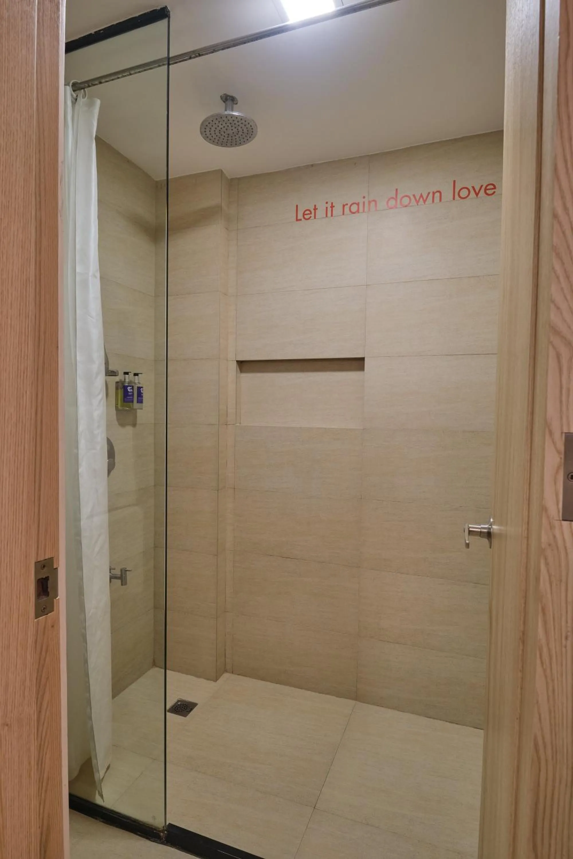 Shower in The Tides Hotel Boracay