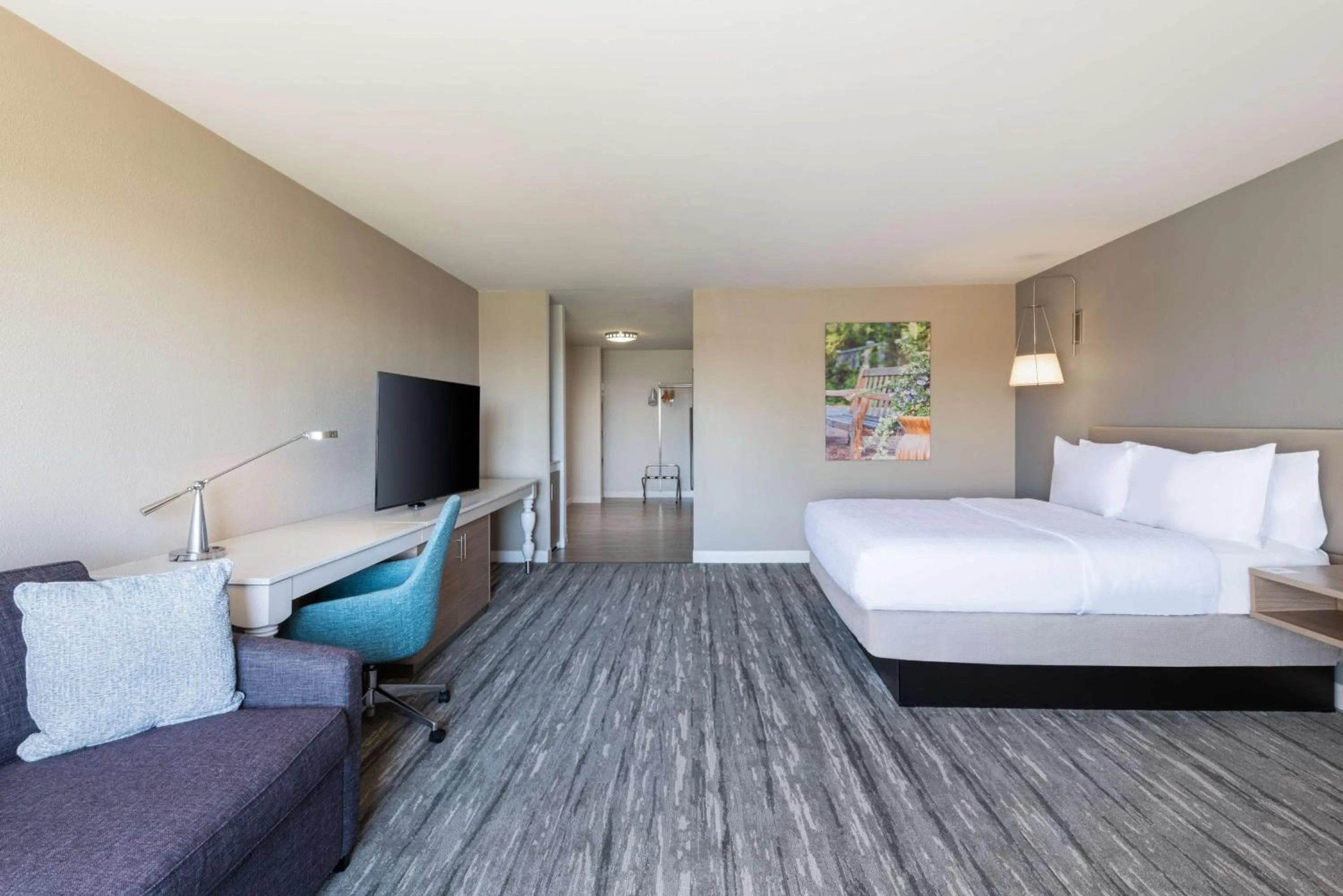 Living room, Bed in Hilton Garden Inn Saint Charles