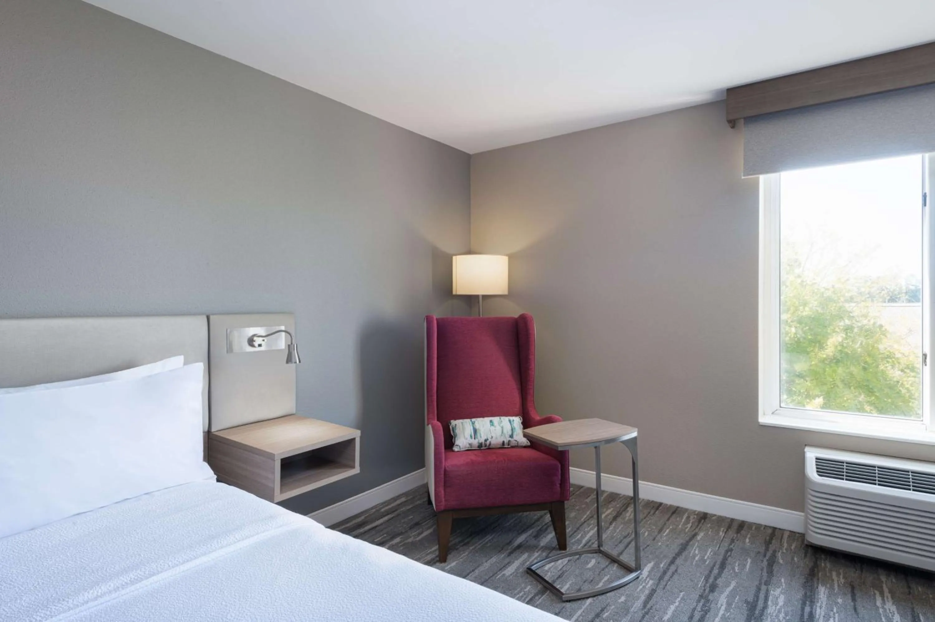 Bed in Hilton Garden Inn Saint Charles