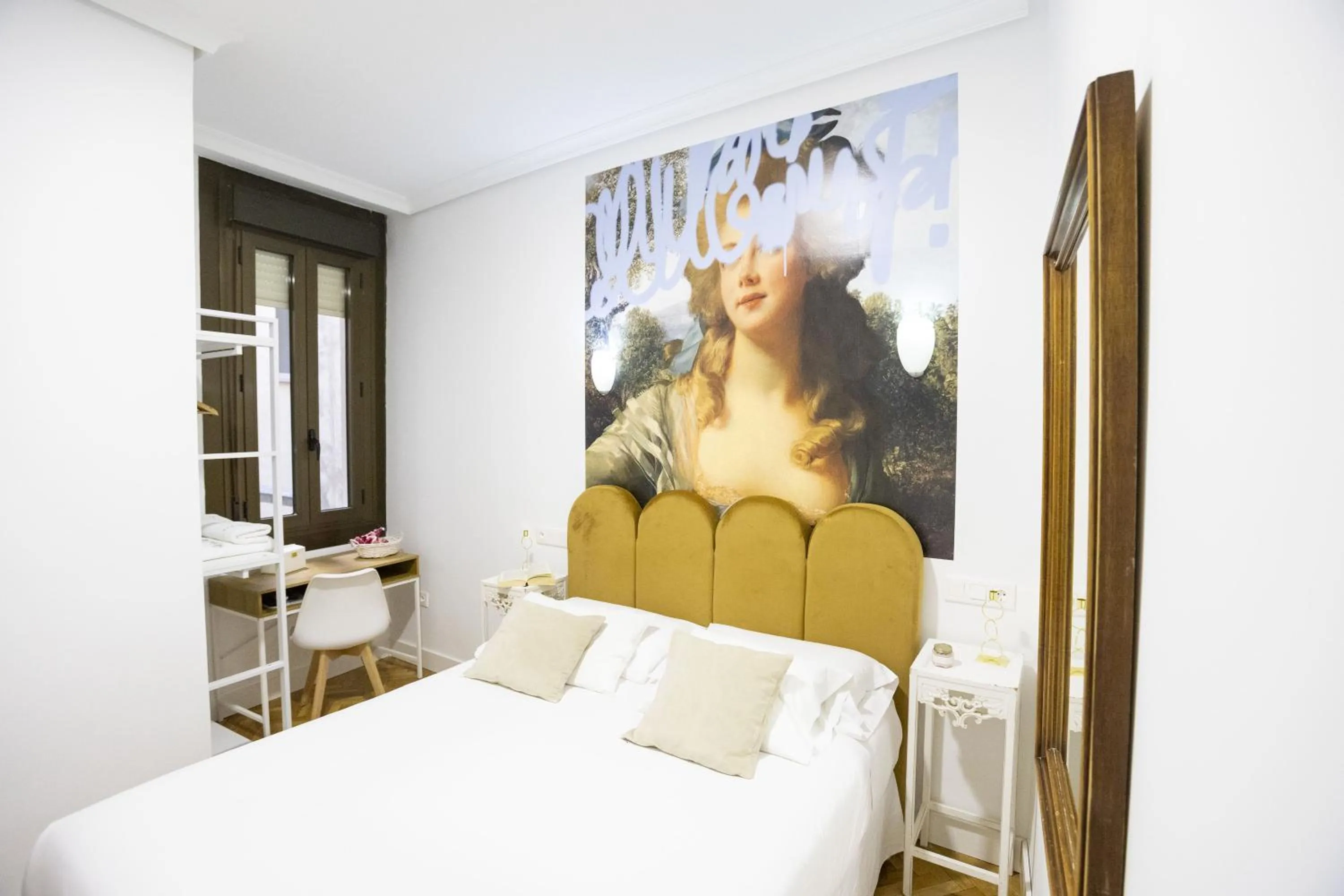 Photo of the whole room, Bed in Hispano Gran Vía