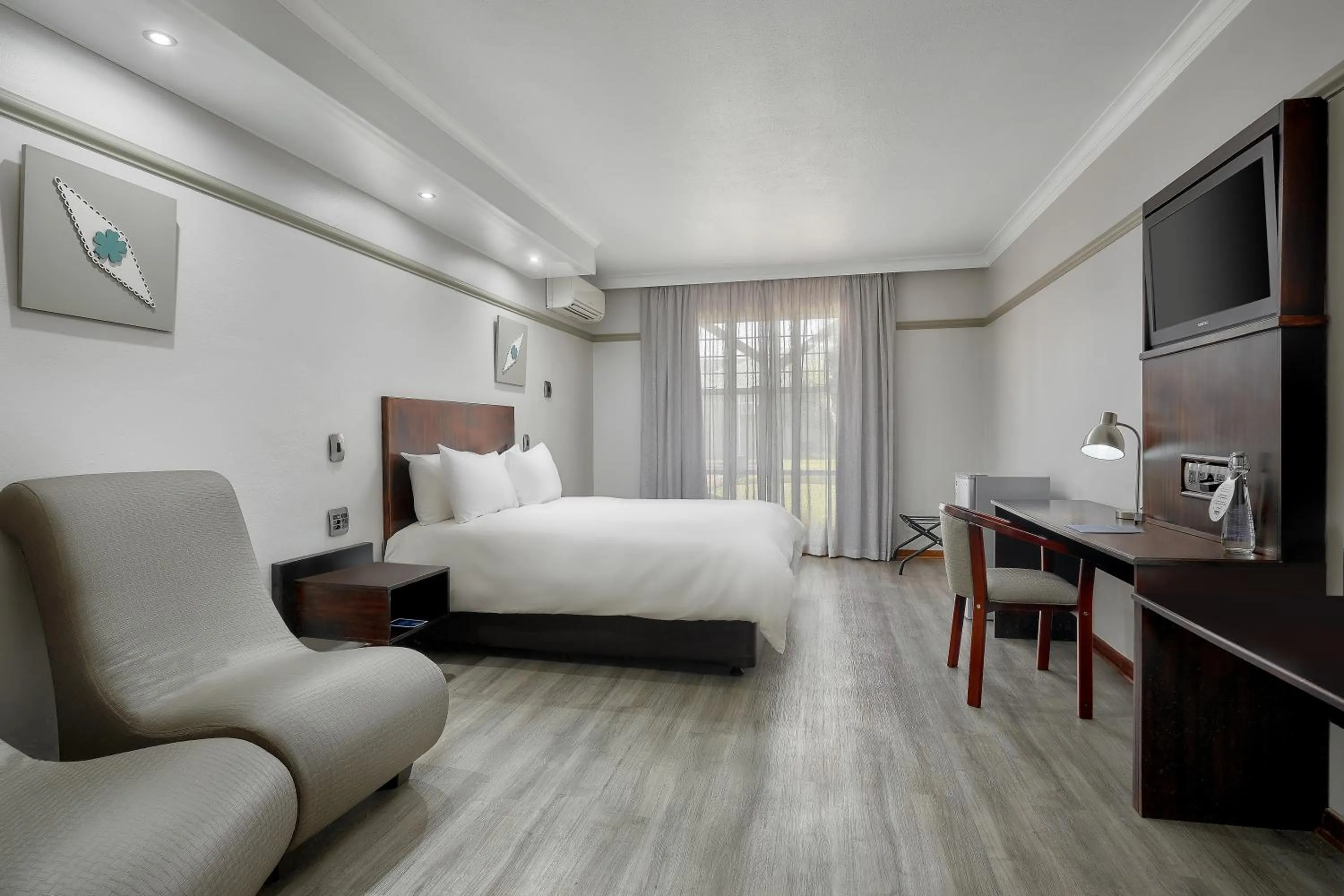 Bedroom, Bed in Protea Hotel by Marriott Klerksdorp