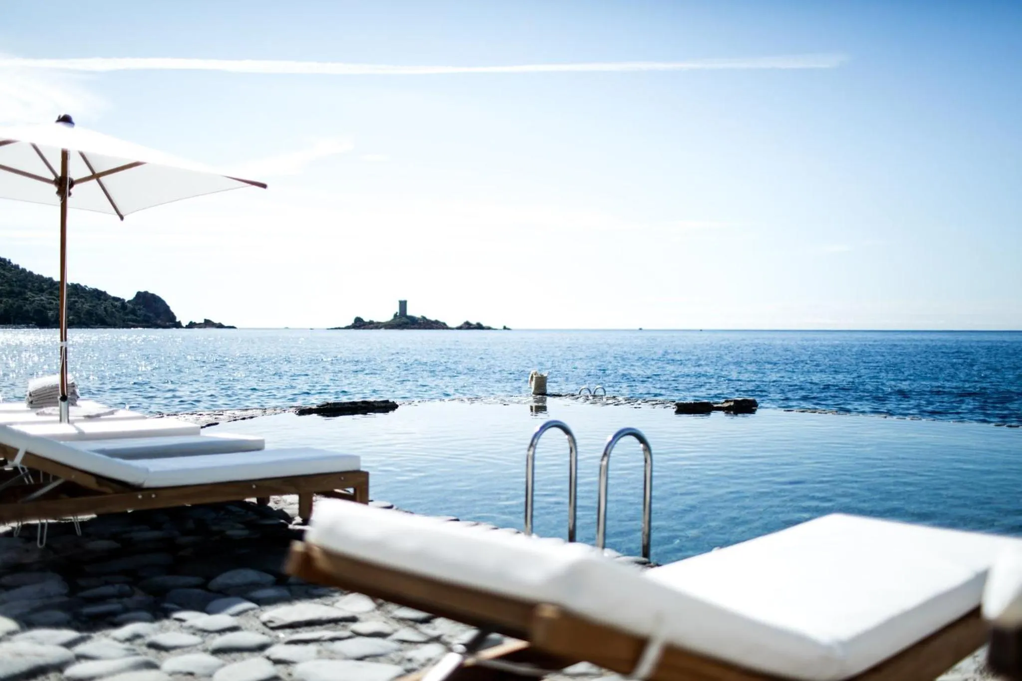 Swimming pool in Les Roches Rouges, a Beaumier hotel