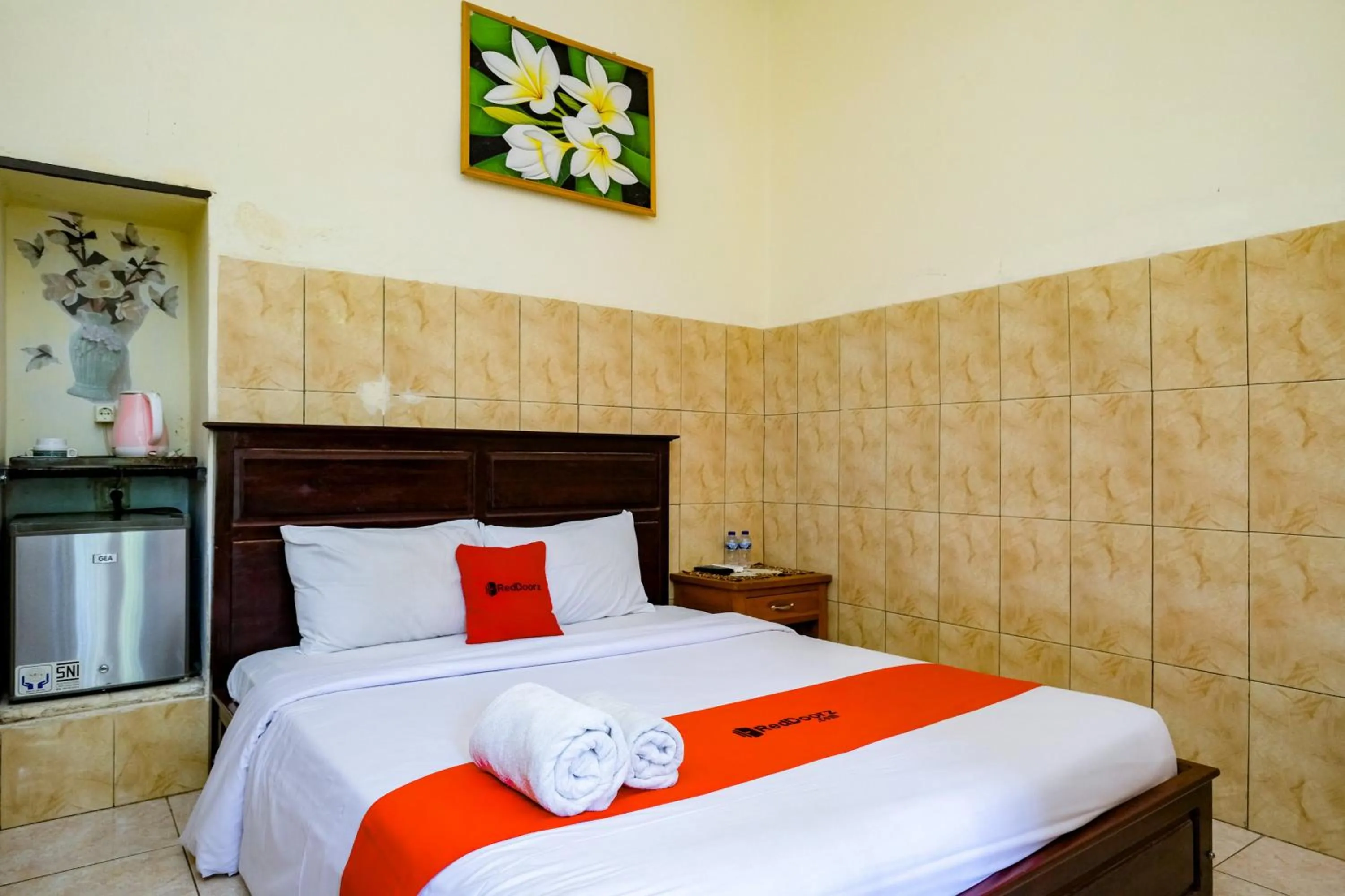 Bedroom, Bed in RedDoorz Plus @ Singaraja