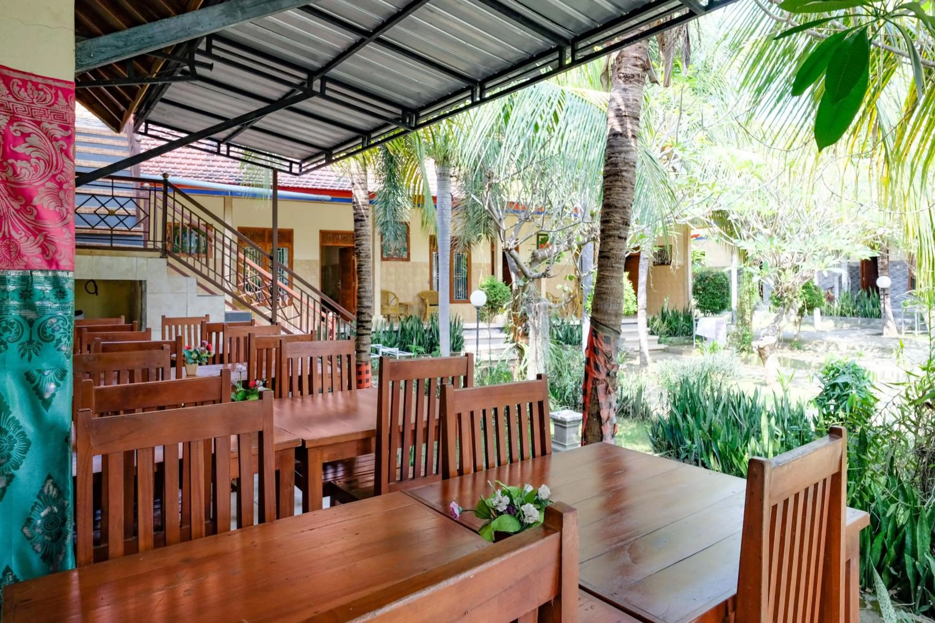 Seating area in RedDoorz Plus @ Singaraja