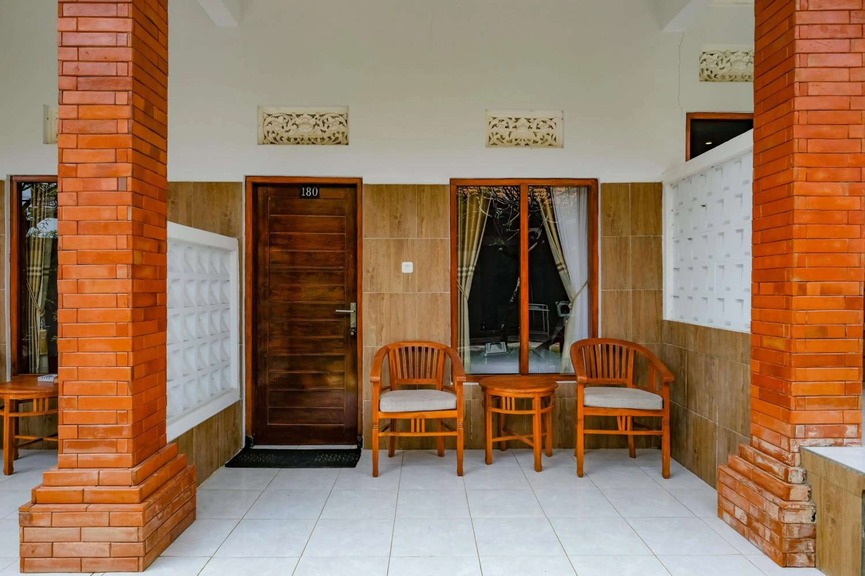 Seating area in RedDoorz Plus @ Singaraja