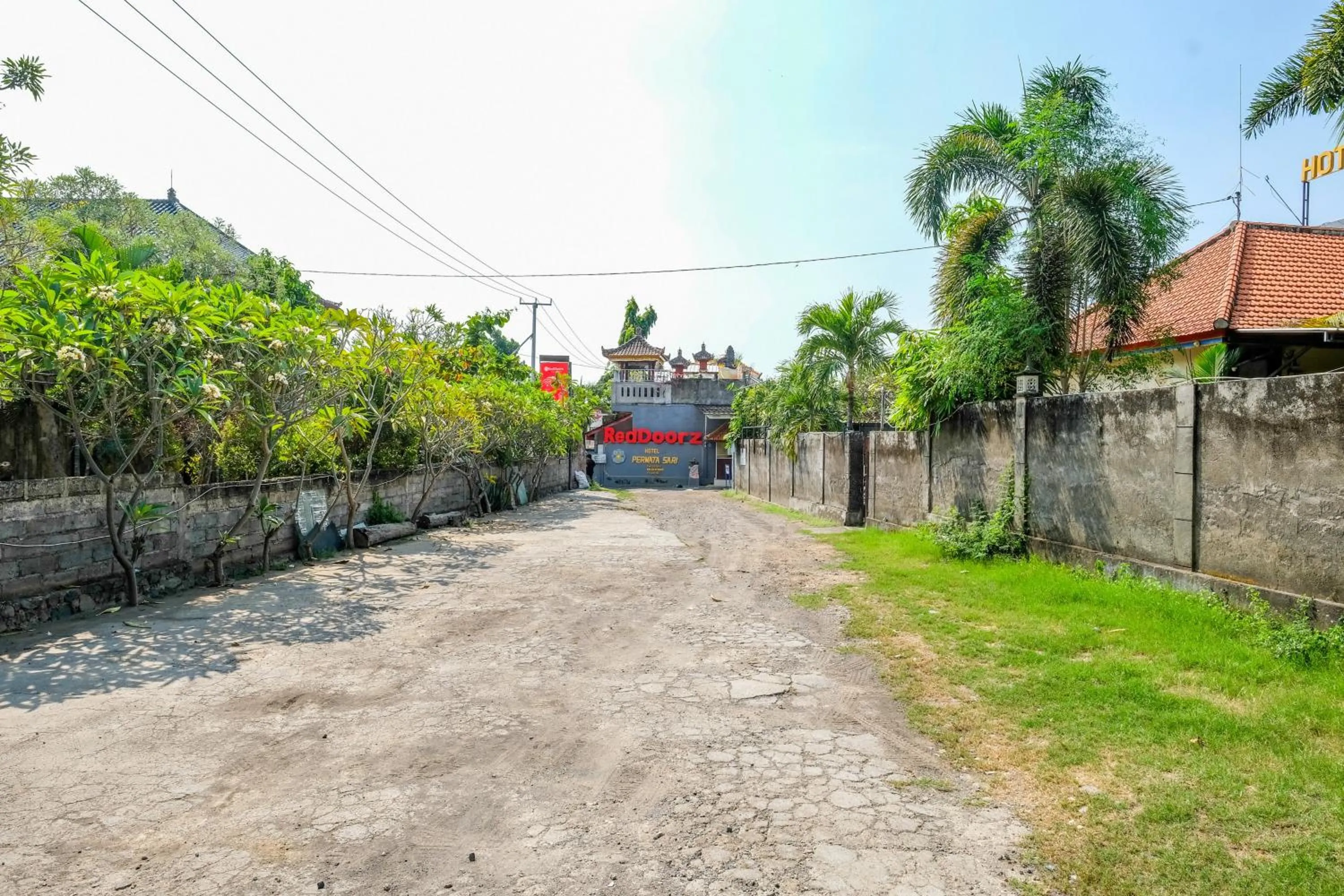 Parking in RedDoorz Plus @ Singaraja