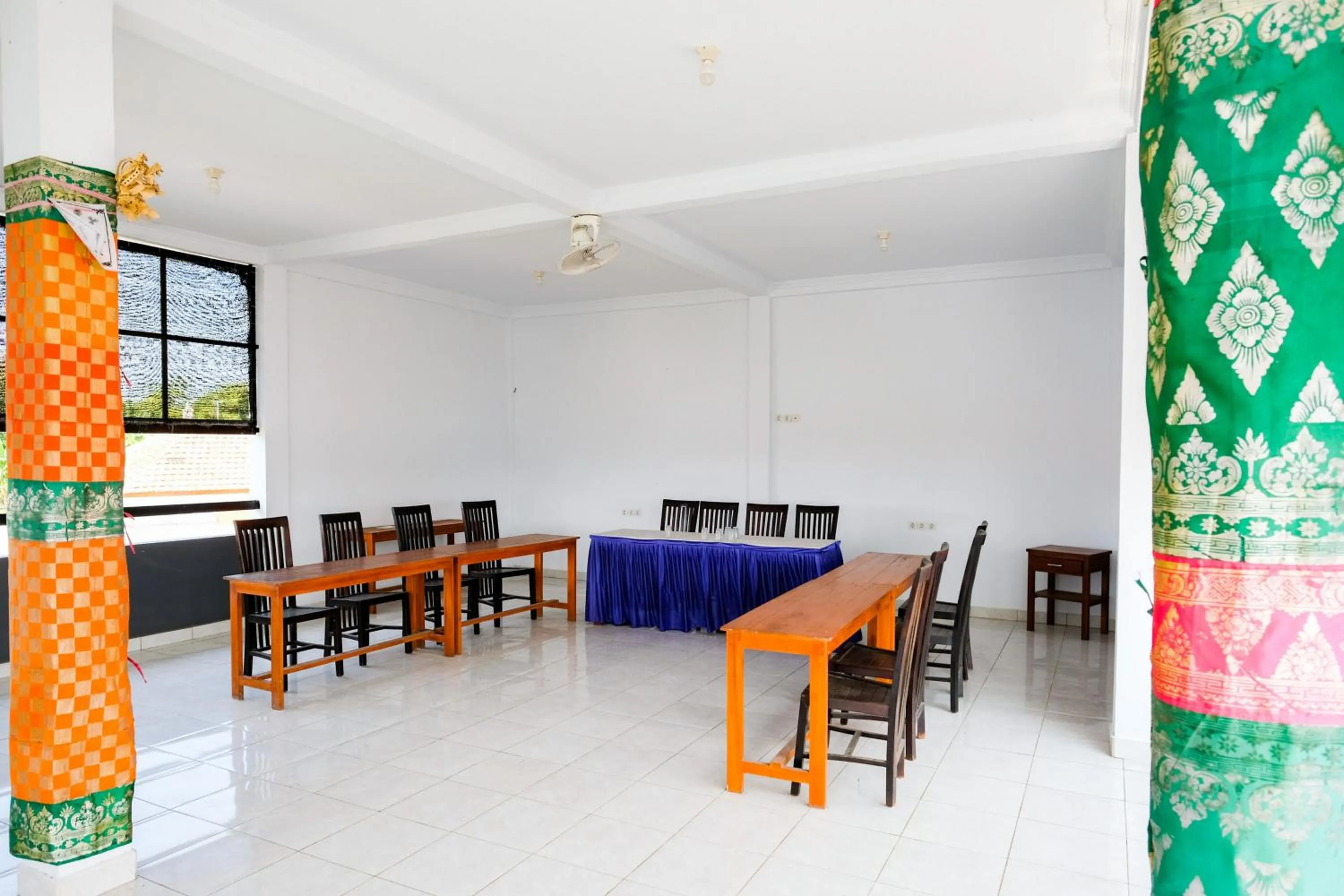 Meeting/conference room in RedDoorz Plus @ Singaraja
