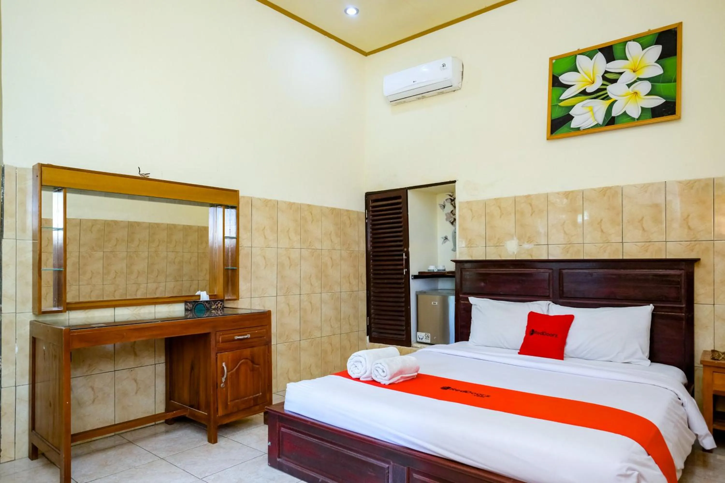 Bedroom, Bed in RedDoorz Plus @ Singaraja