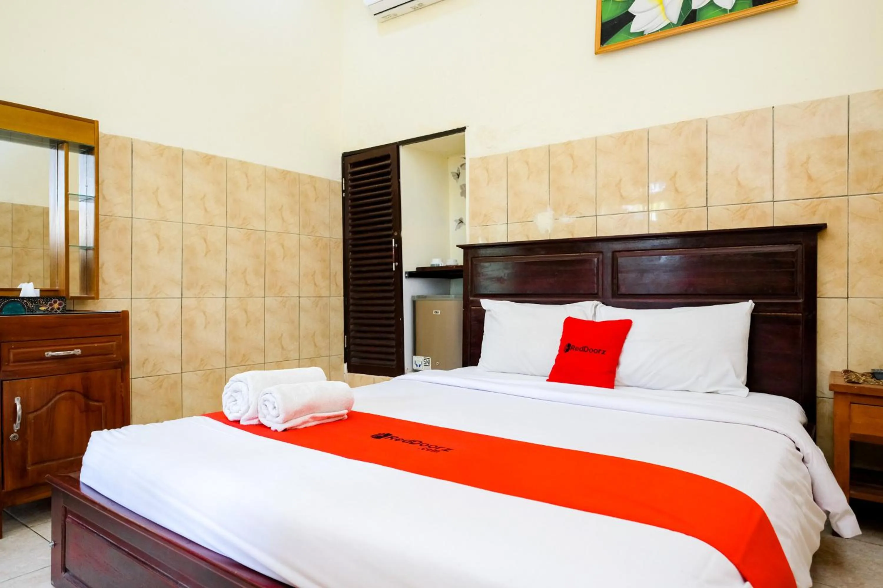 Bedroom, Bed in RedDoorz Plus @ Singaraja