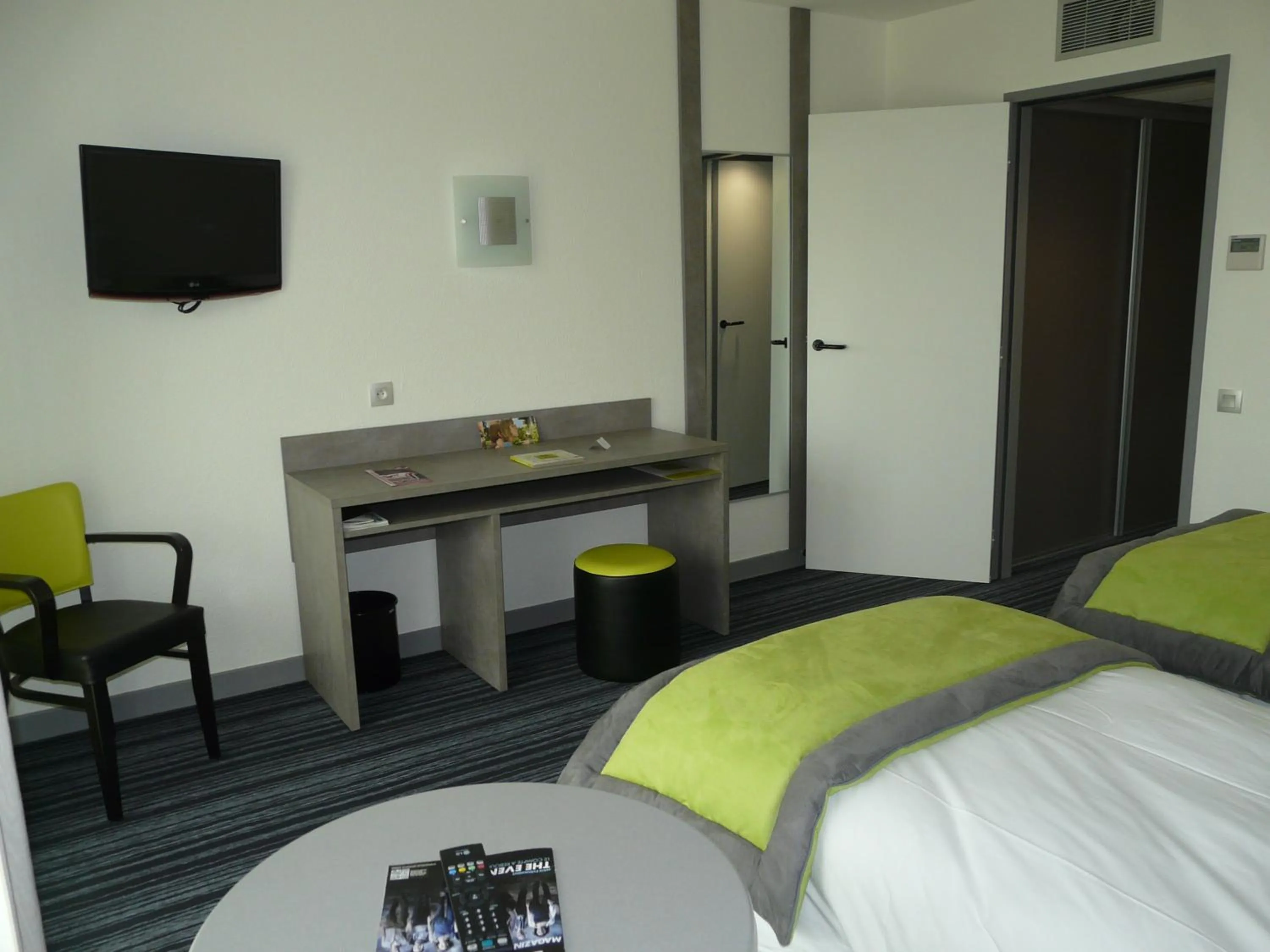 Photo of the whole room, Bed in Hotel Le Chatard