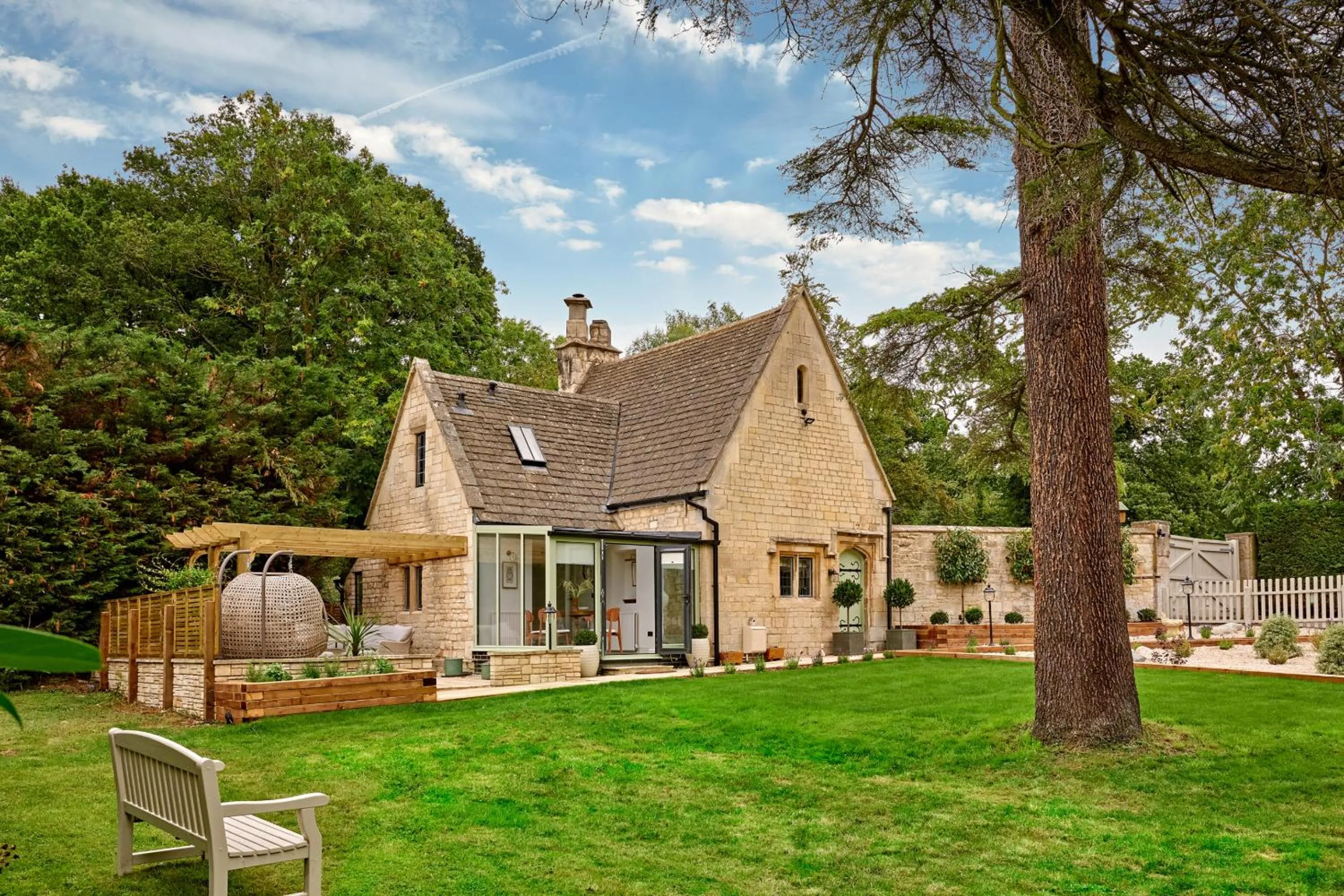 Property building in Ellenborough Park