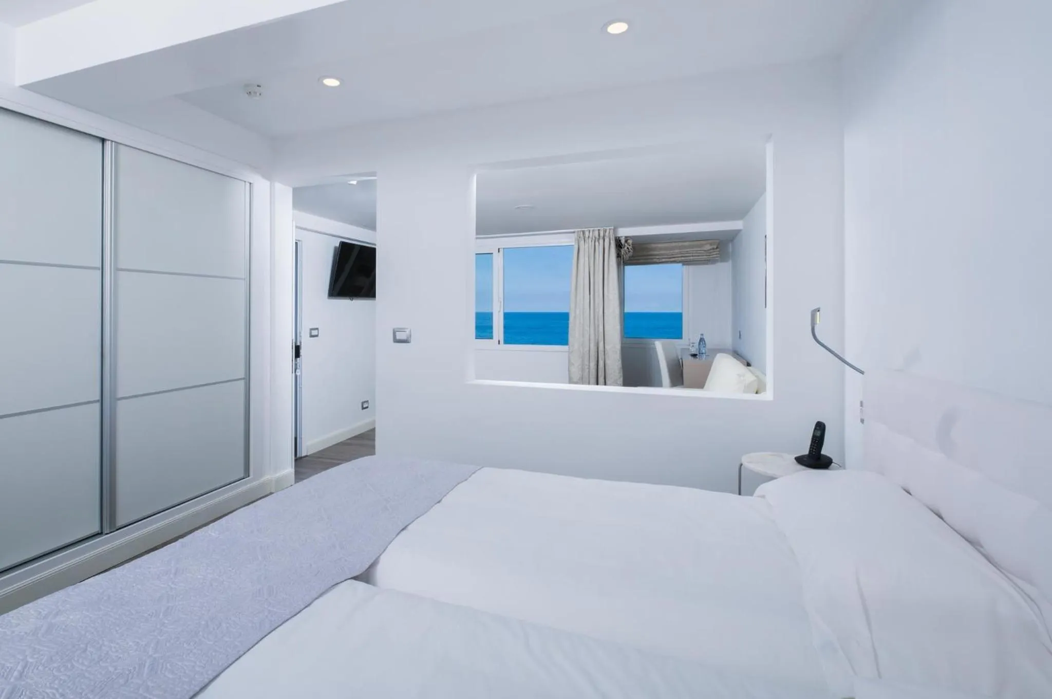 Photo of the whole room, Bed in Hotel Monopol