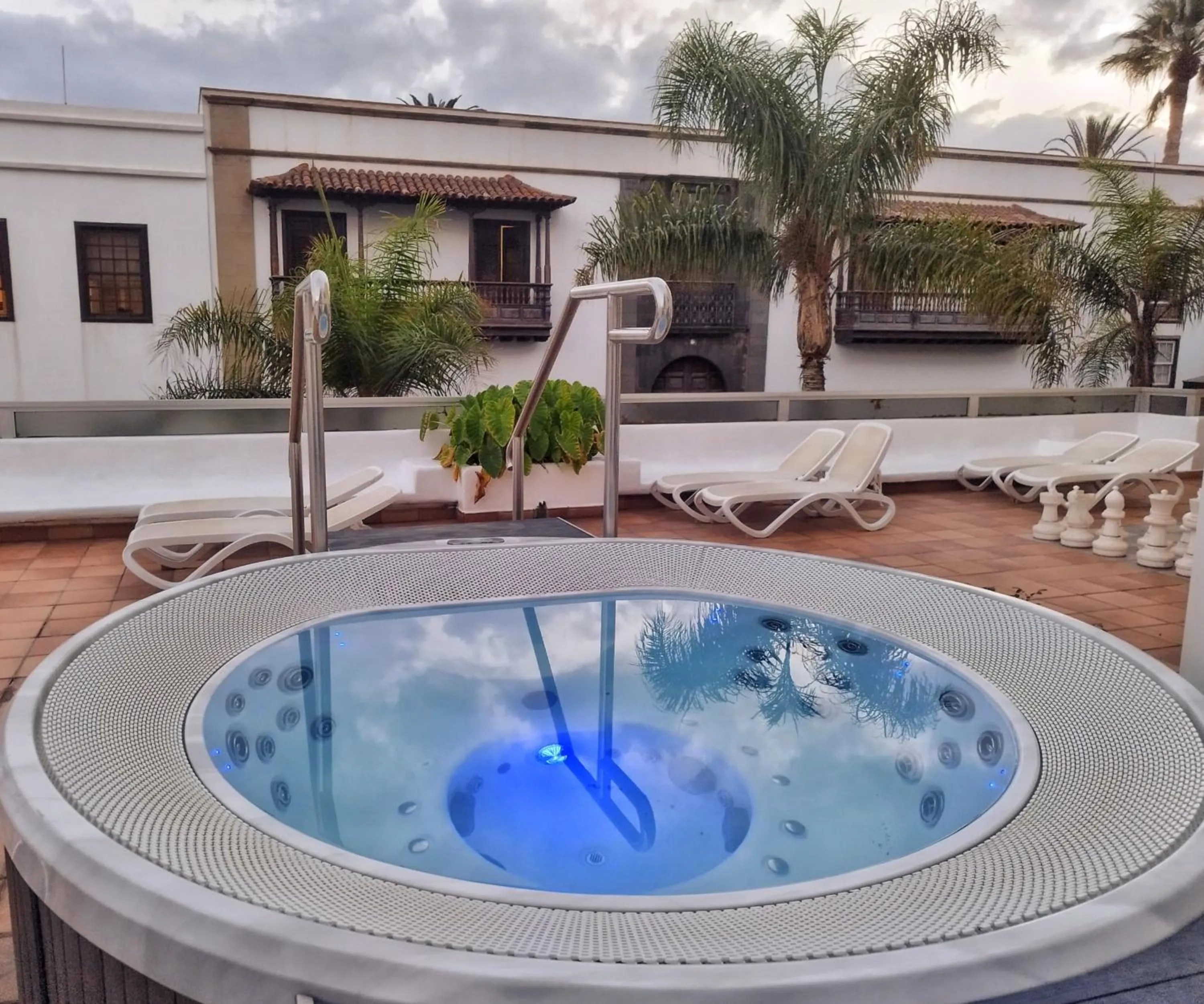 Hot Tub in Hotel Monopol