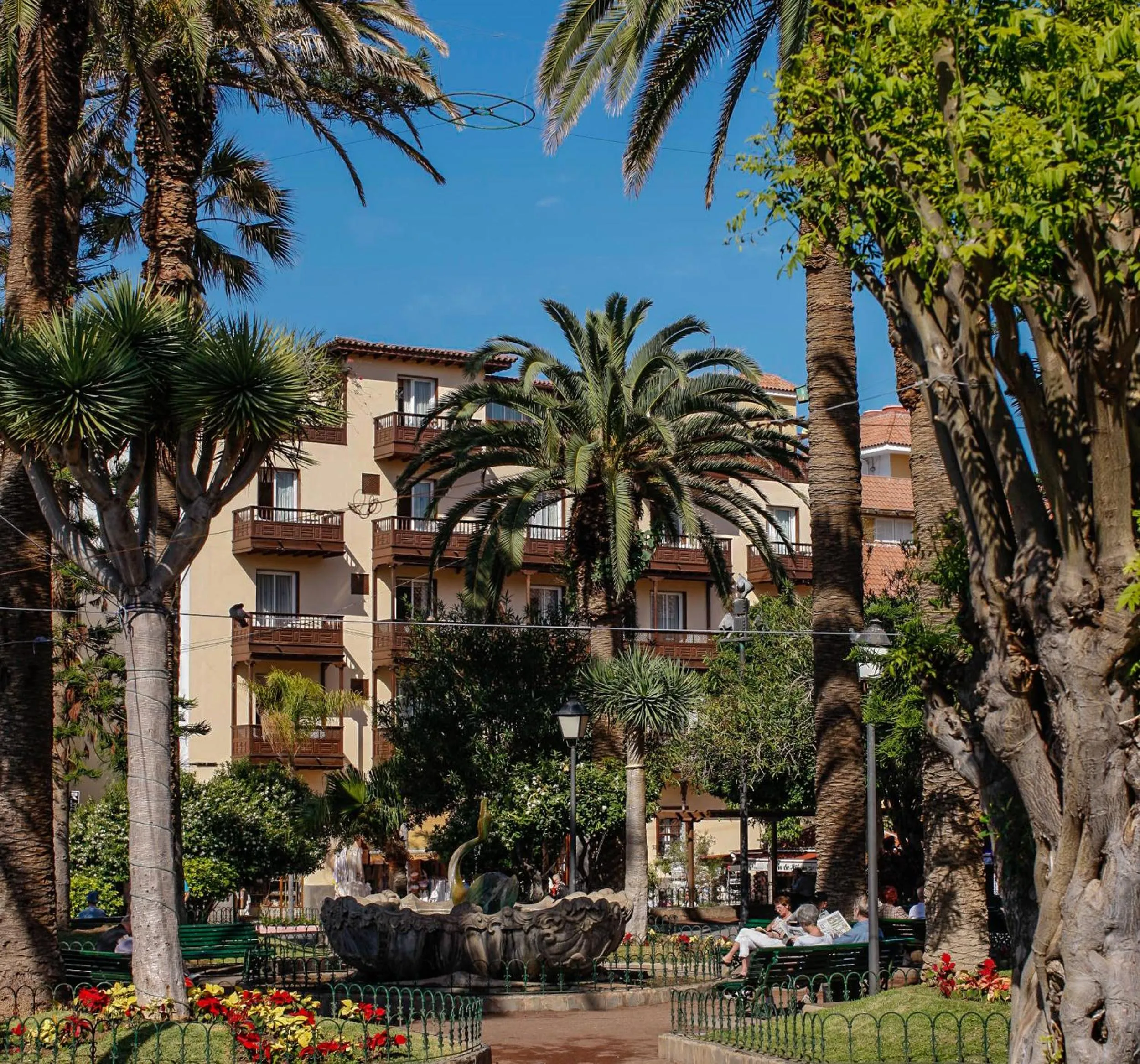 Facade/entrance in Hotel Monopol