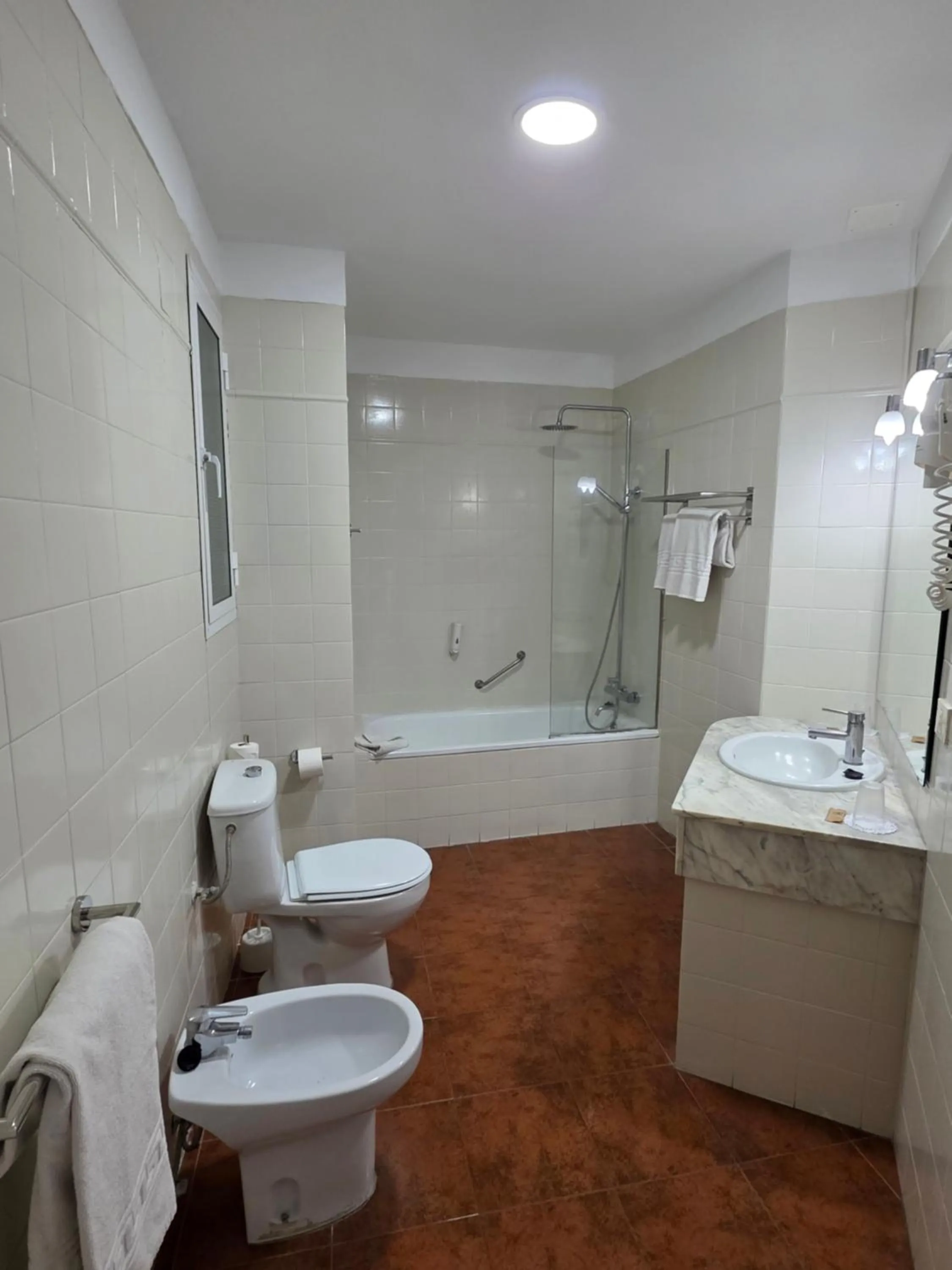 Bathroom in Hotel Monopol