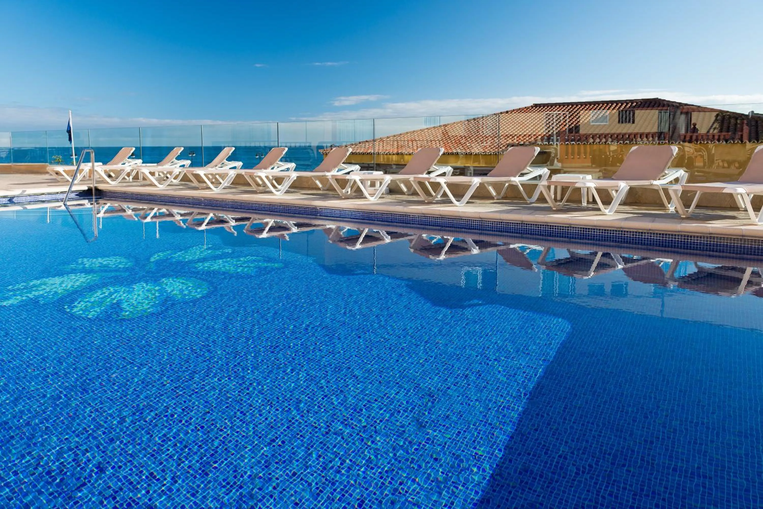 Swimming pool in Hotel Monopol