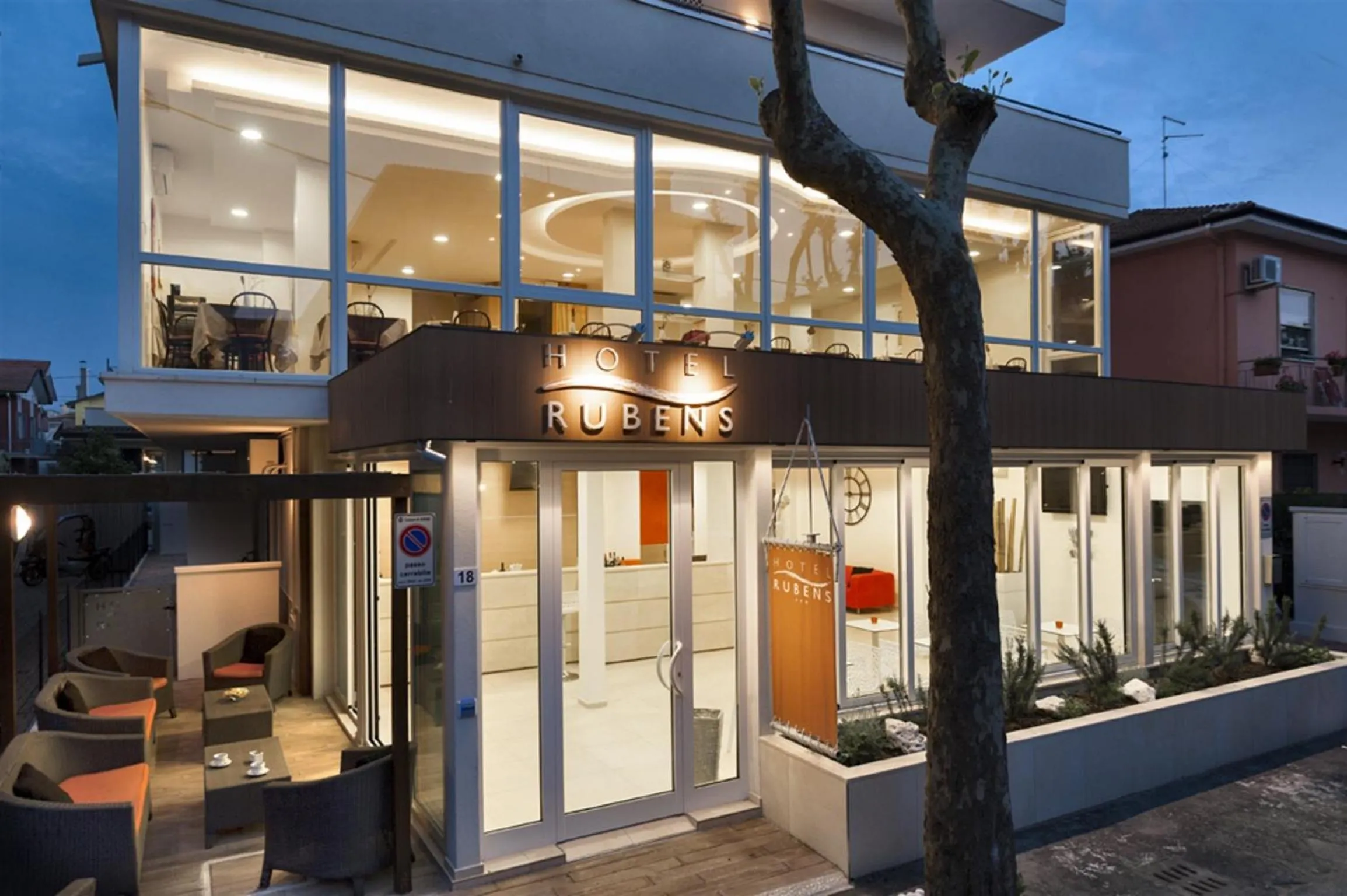 Facade/entrance in Hotel Rubens